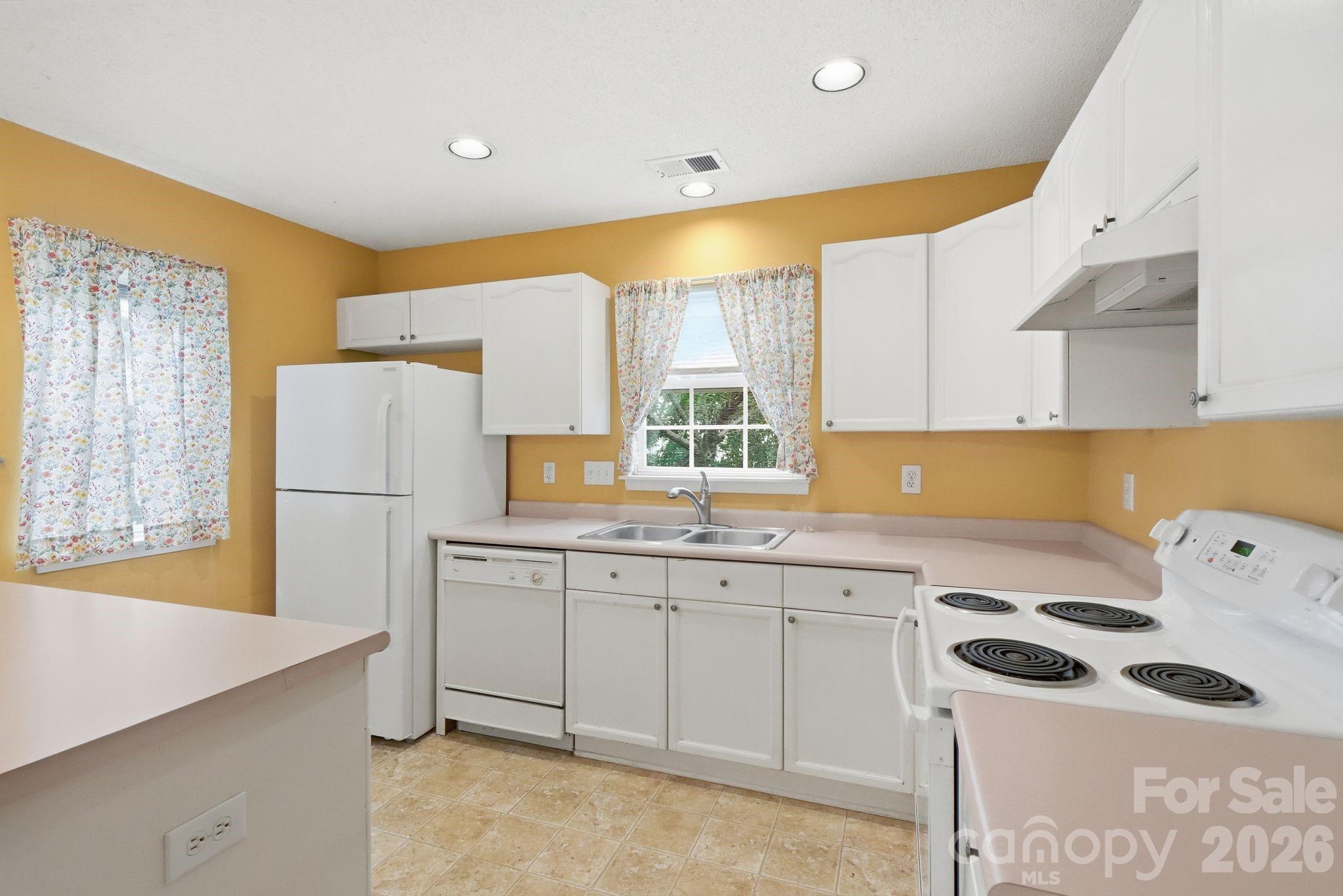 636 Emerald Cove Drive — Charlotte