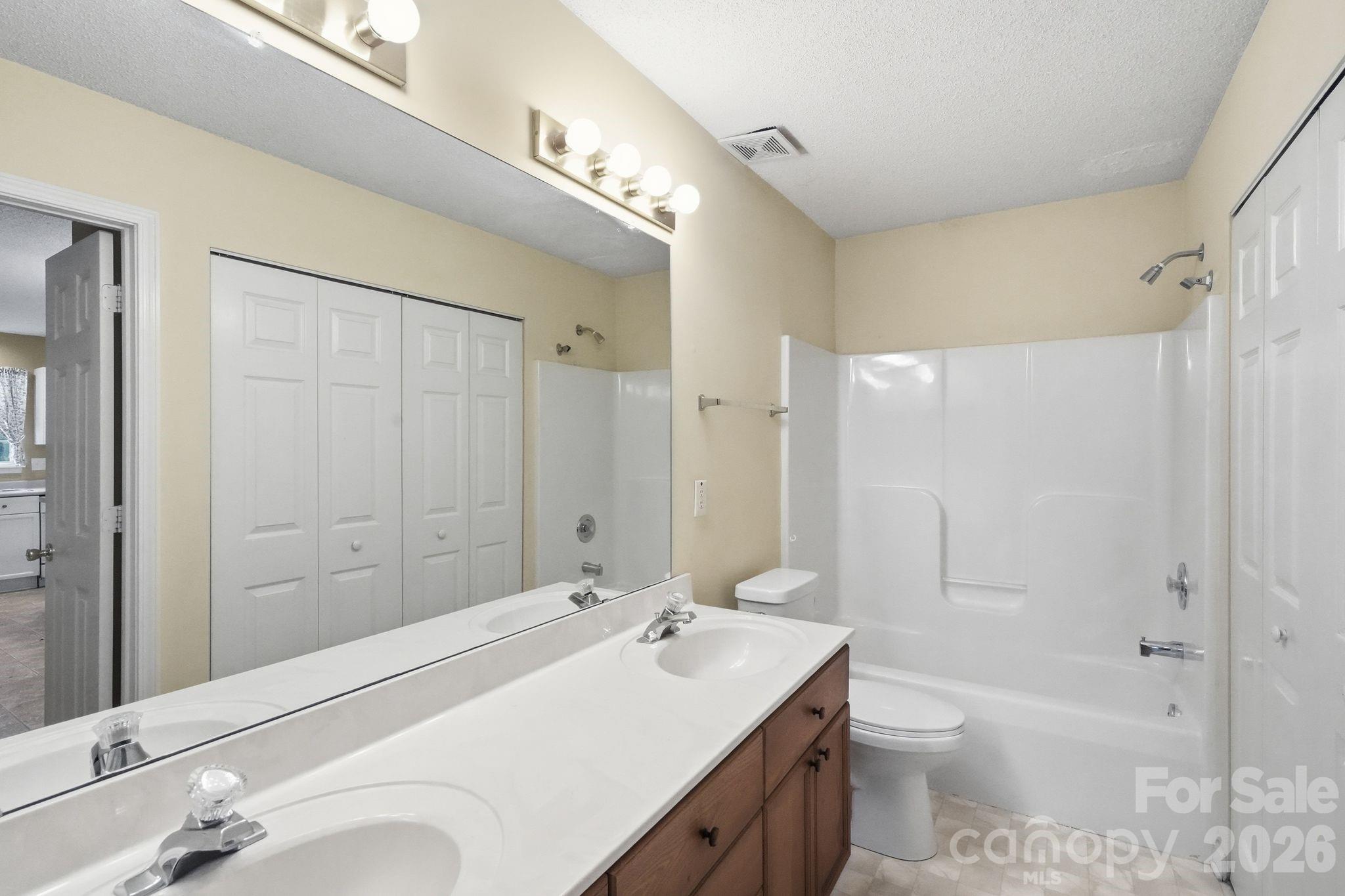636 Emerald Cove Drive — Charlotte