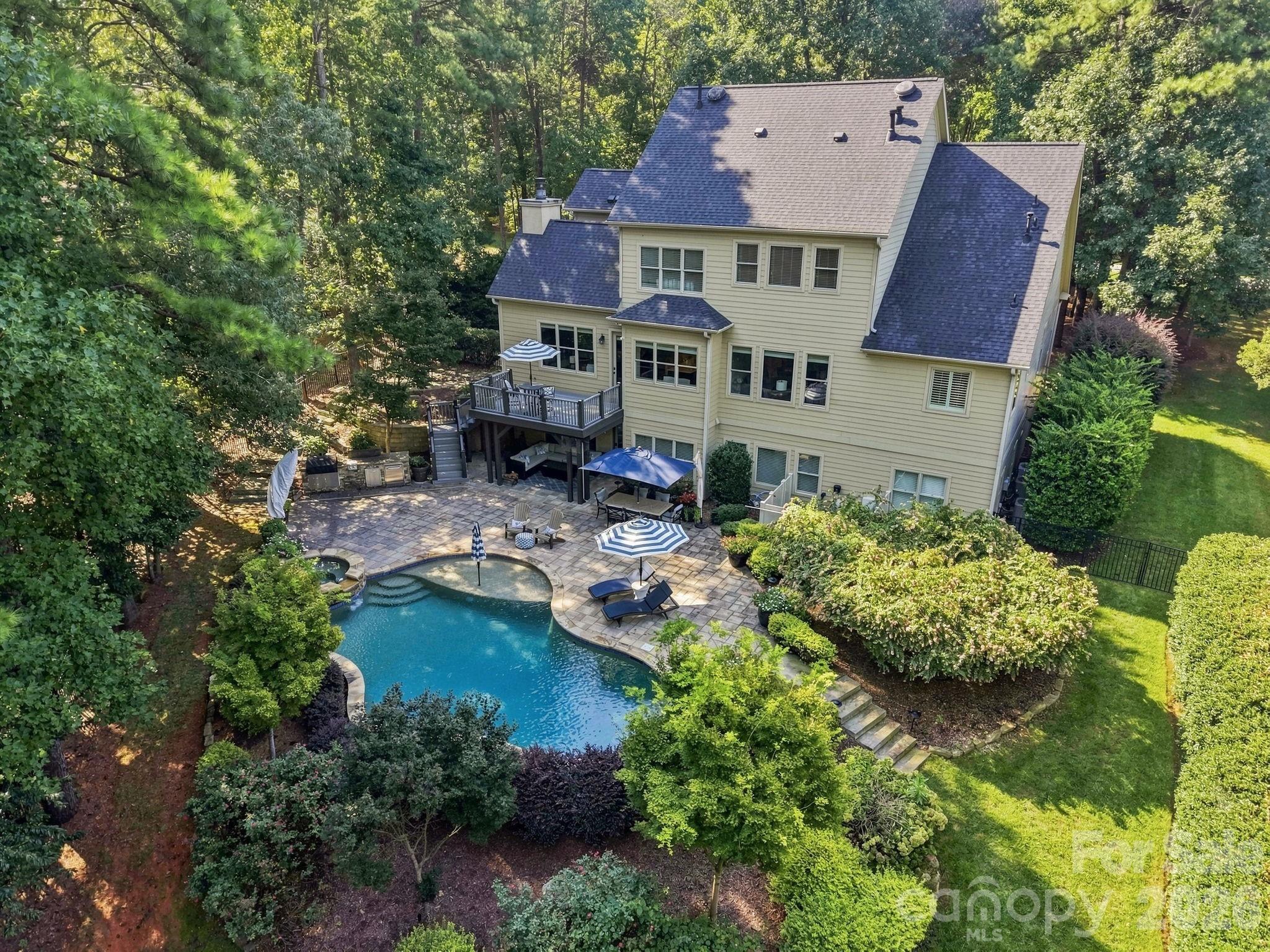 121 E Callicutt Trail — Mooresville