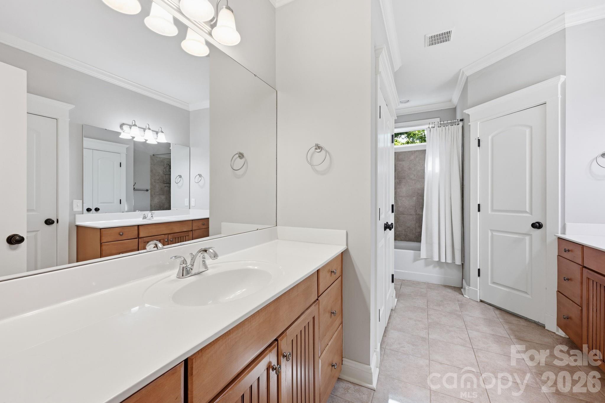 121 E Callicutt Trail — Mooresville