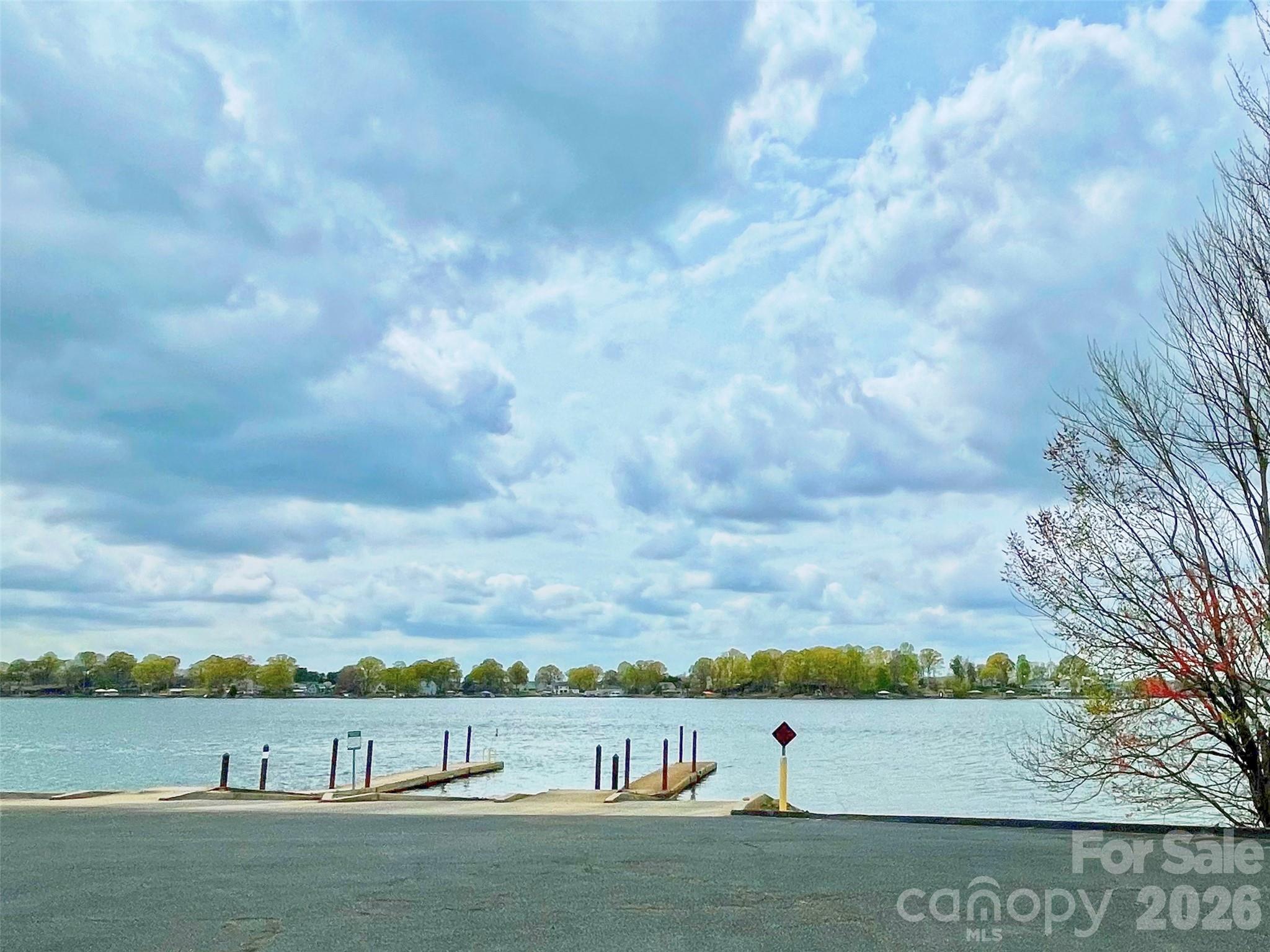 121 E Callicutt Trail — Mooresville