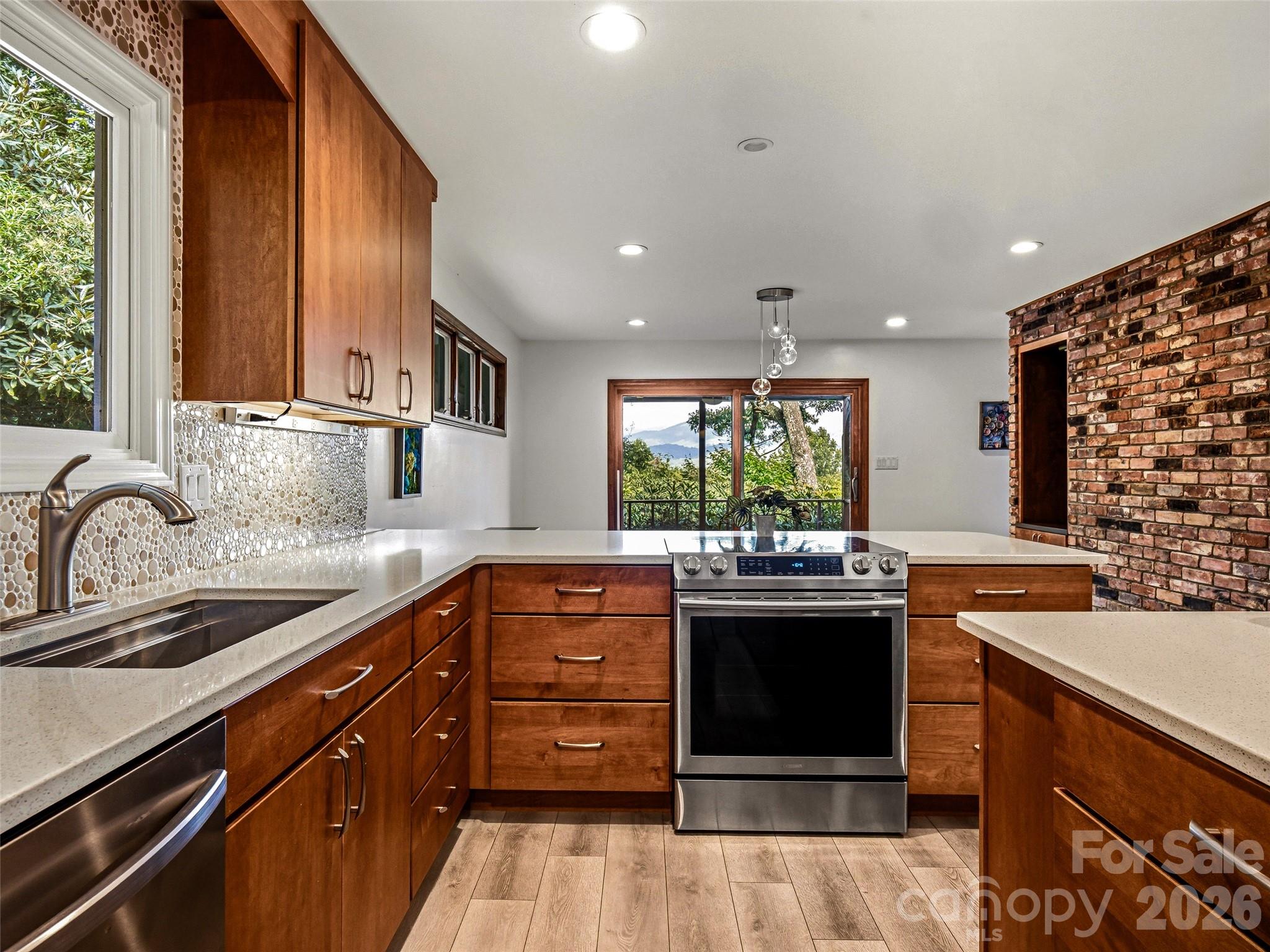 252 Middlemount Road — Pisgah Forest