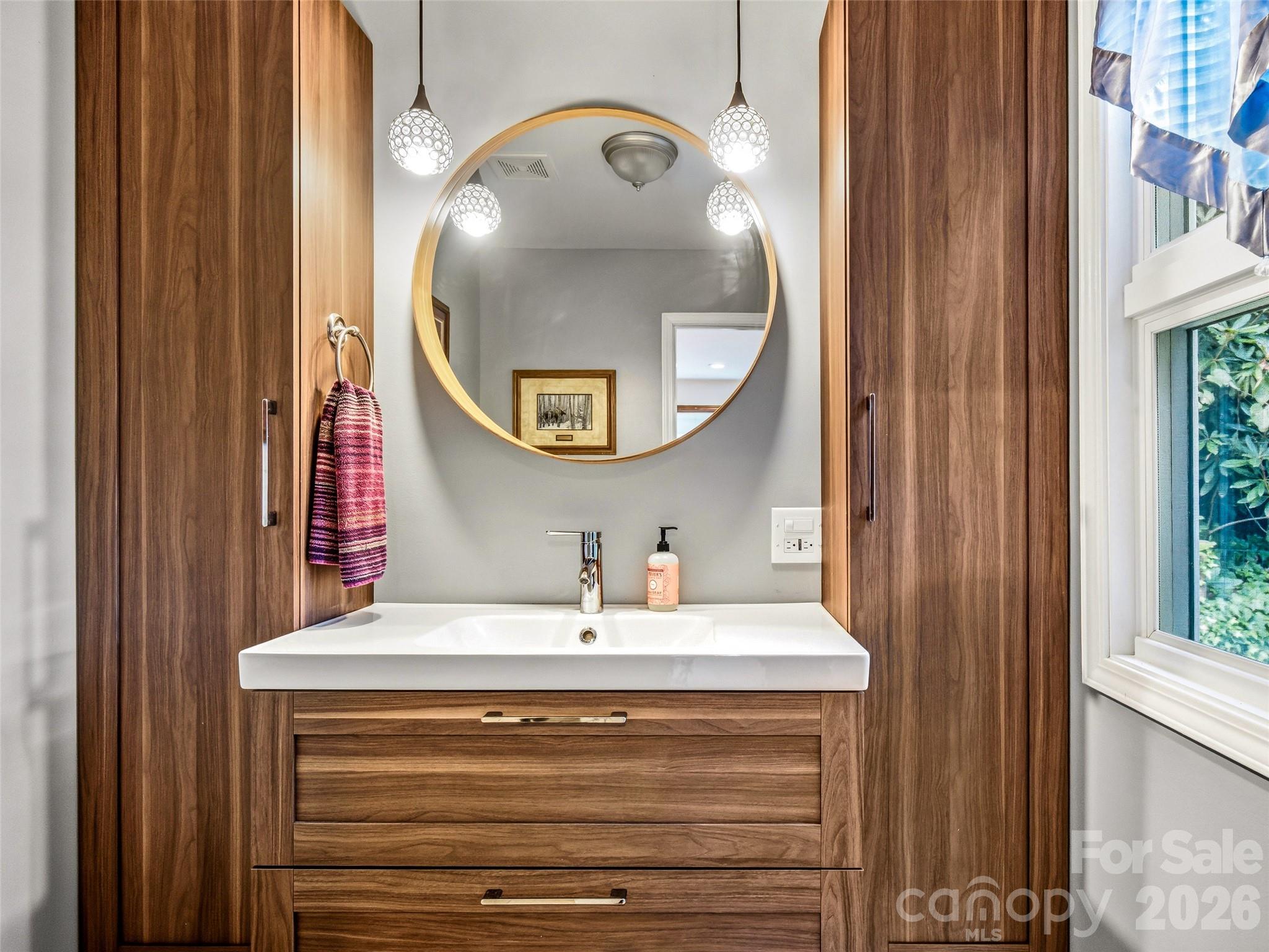 252 Middlemount Road — Pisgah Forest