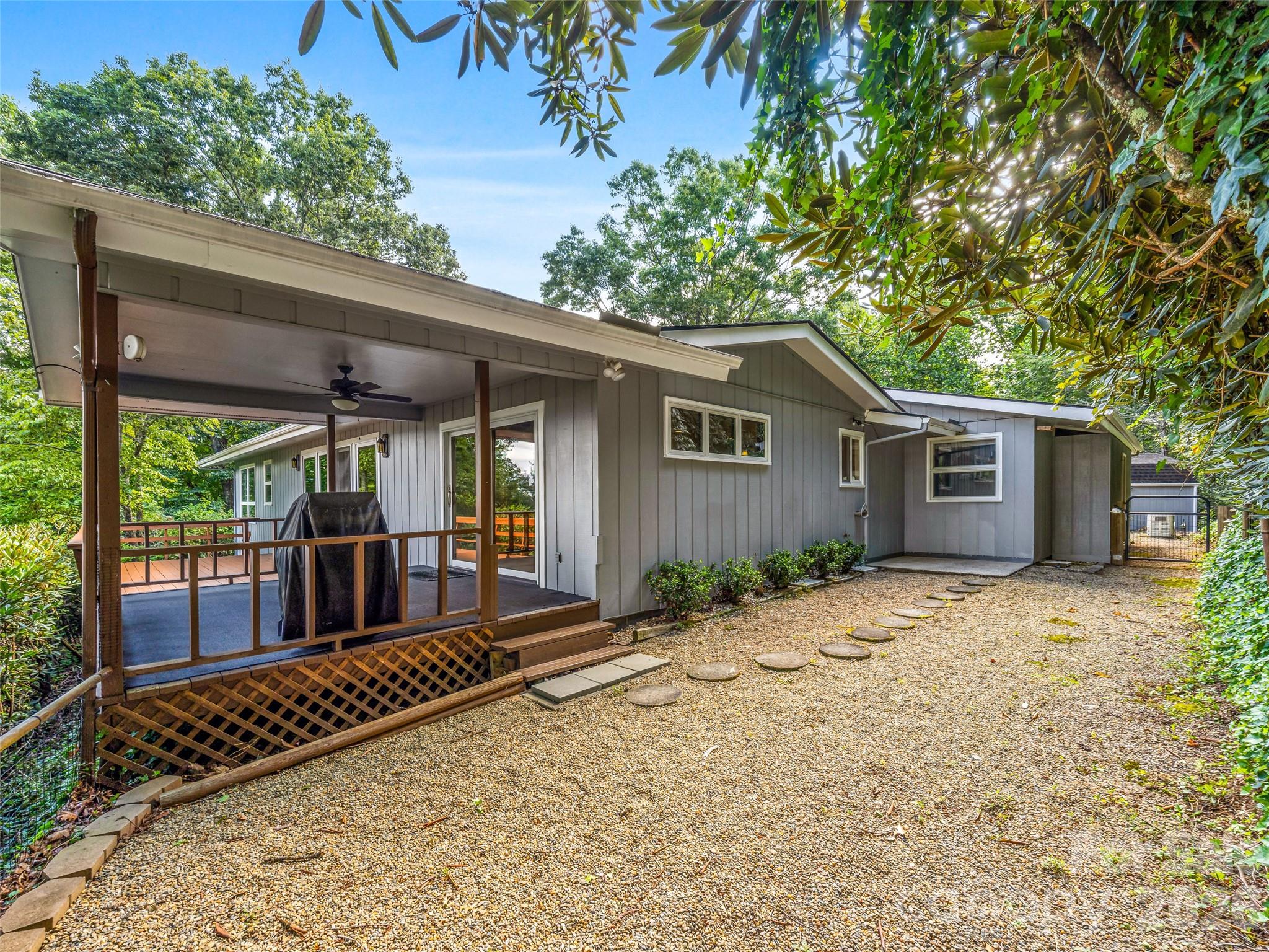 252 Middlemount Road — Pisgah Forest