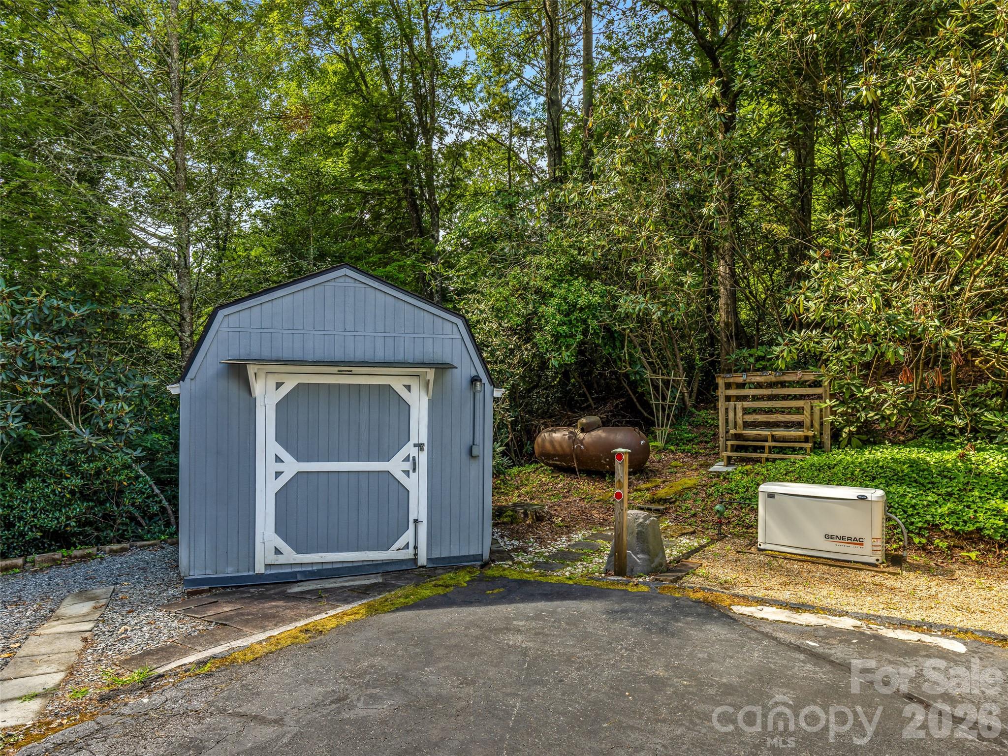 252 Middlemount Road — Pisgah Forest