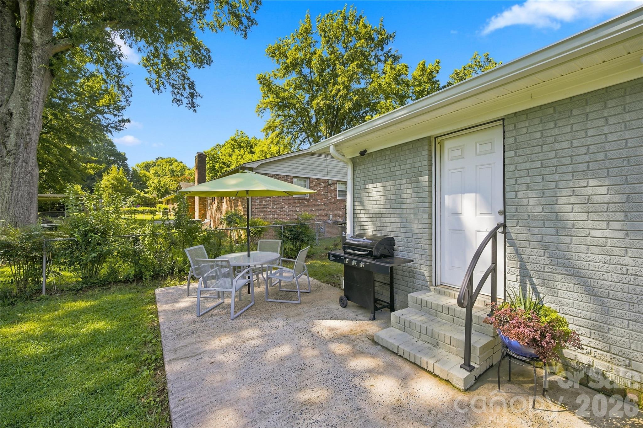 6142 King George Drive — Charlotte