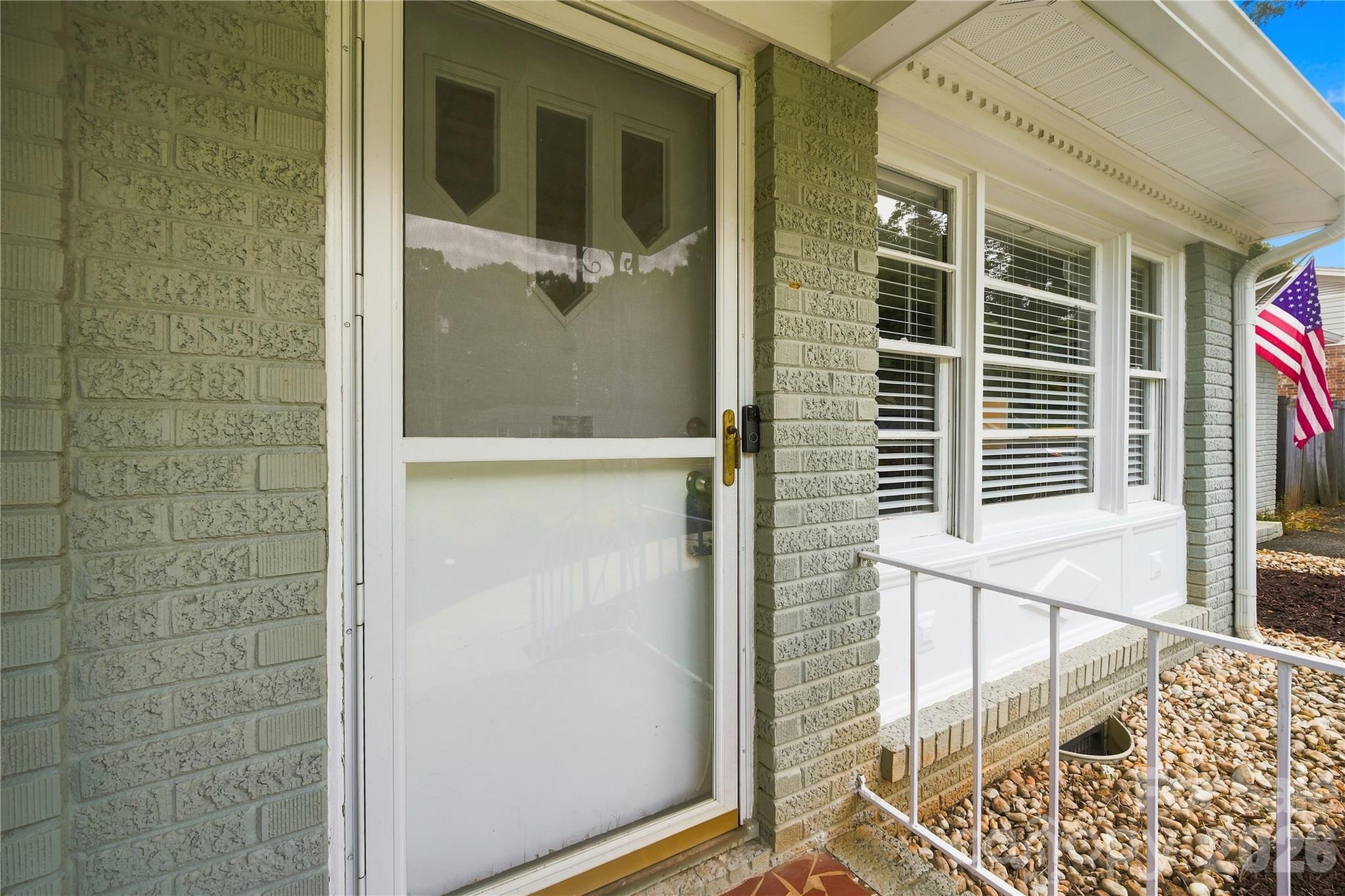 6142 King George Drive — Charlotte