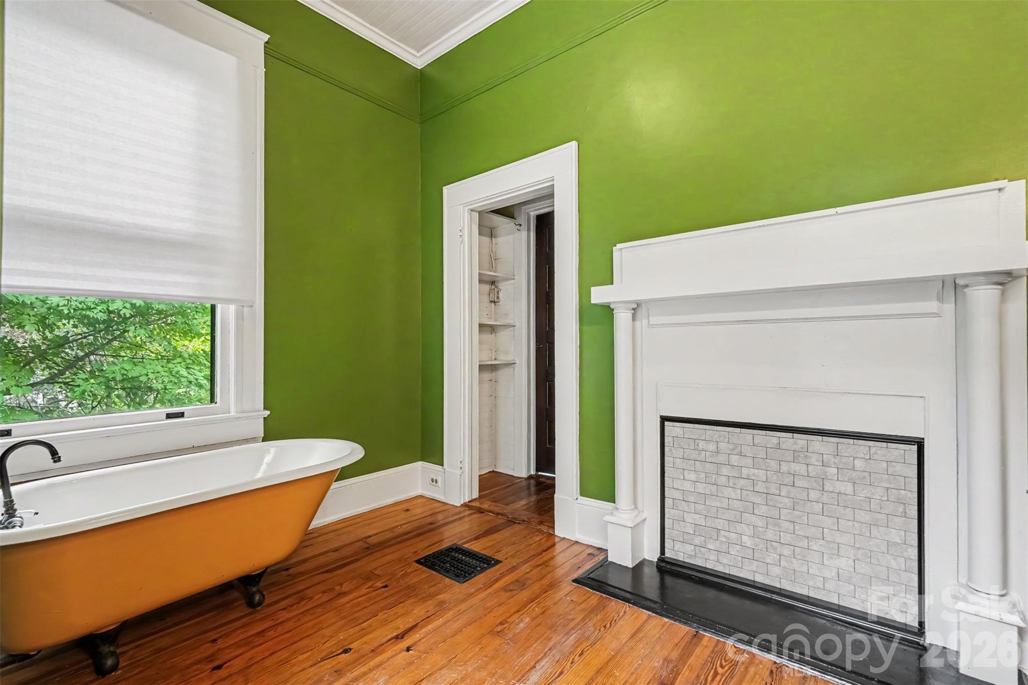 810 E Franklin Street — Monroe
