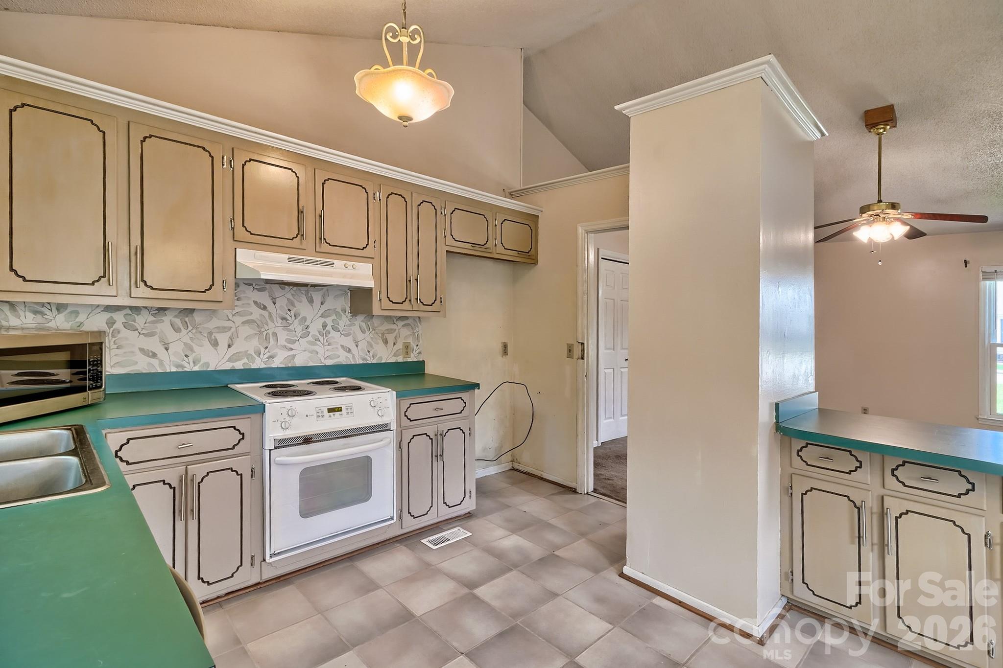 131 Santa Barbara Court — West Columbia