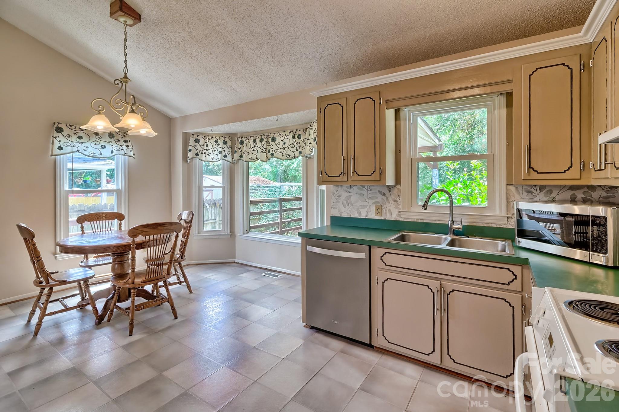 131 Santa Barbara Court — West Columbia