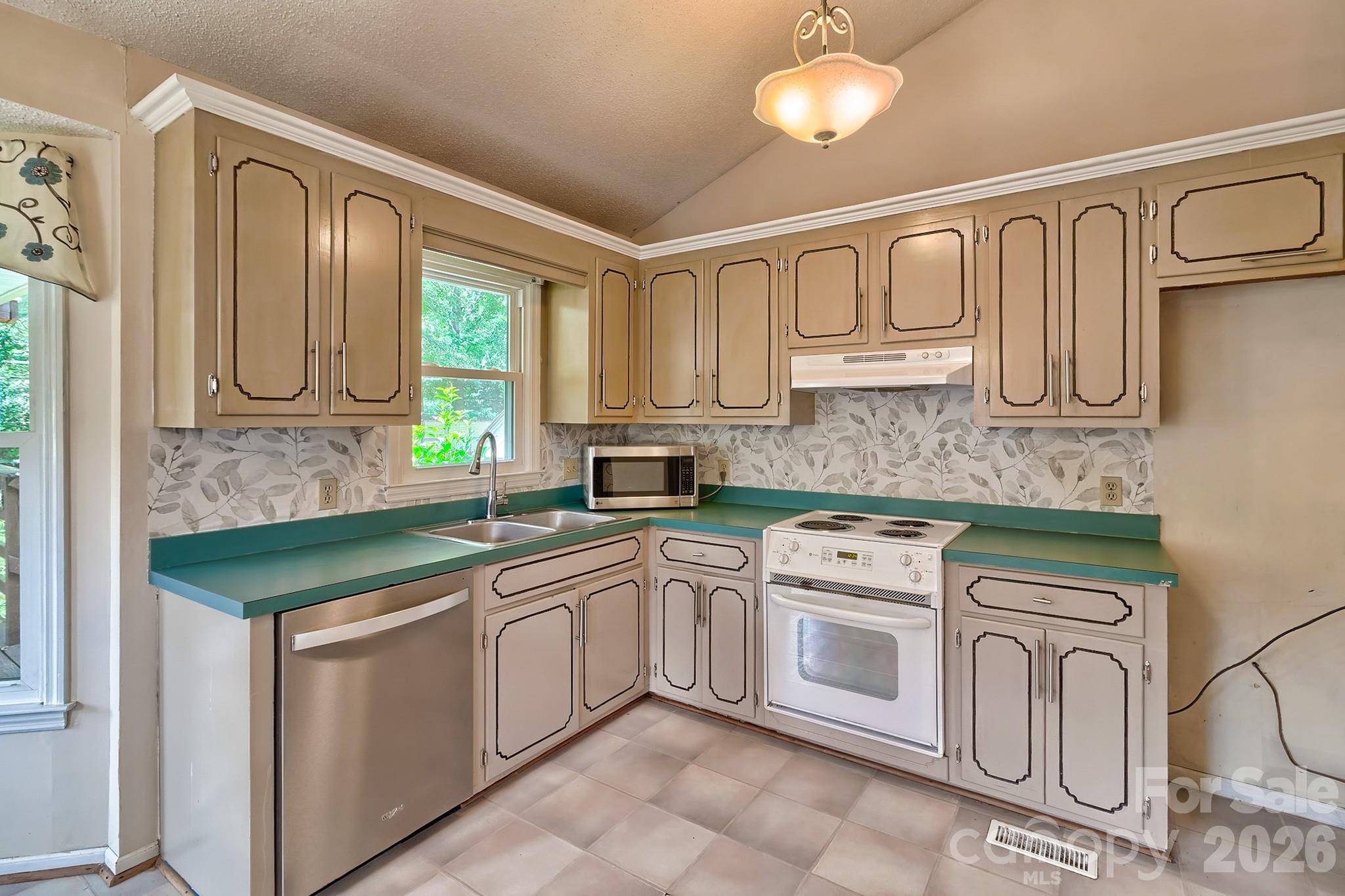 131 Santa Barbara Court — West Columbia