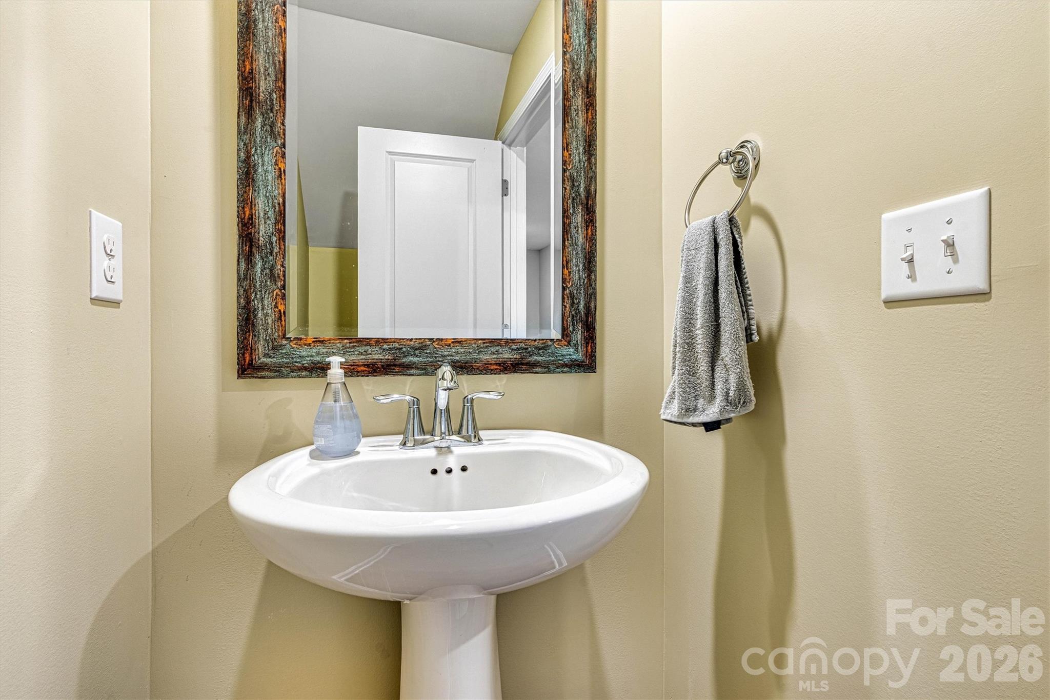 2913 Legacy Ridge Lane — Catawba
