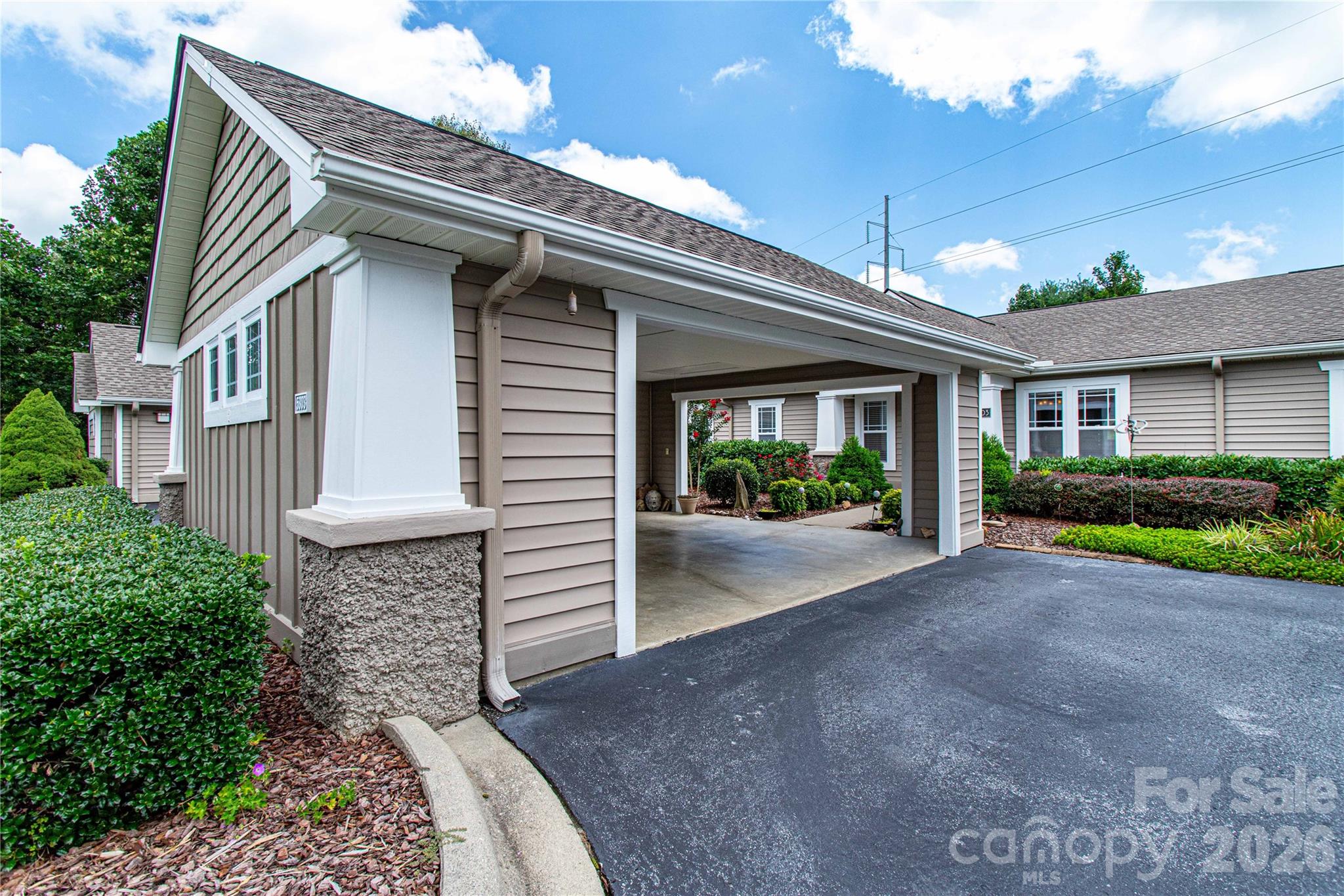5303 Wood Duck Way — Hendersonville
