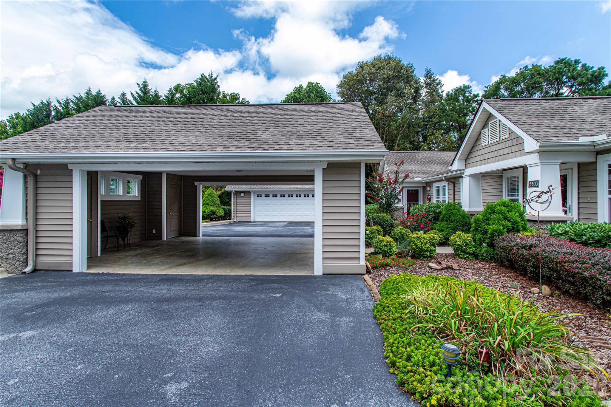 5303 Wood Duck Way — Hendersonville