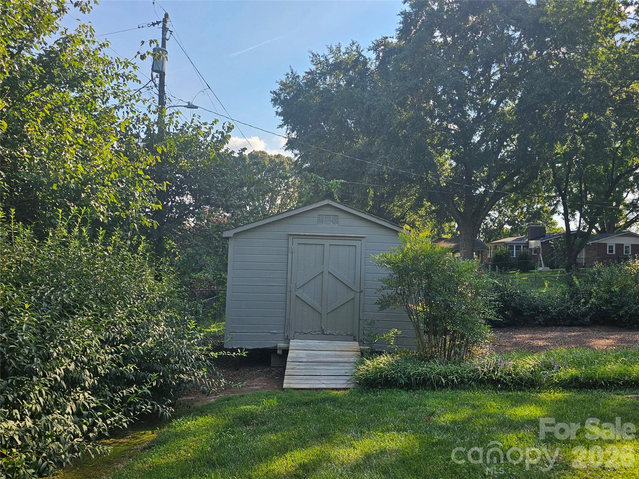 524 Country Club Circle — Shelby