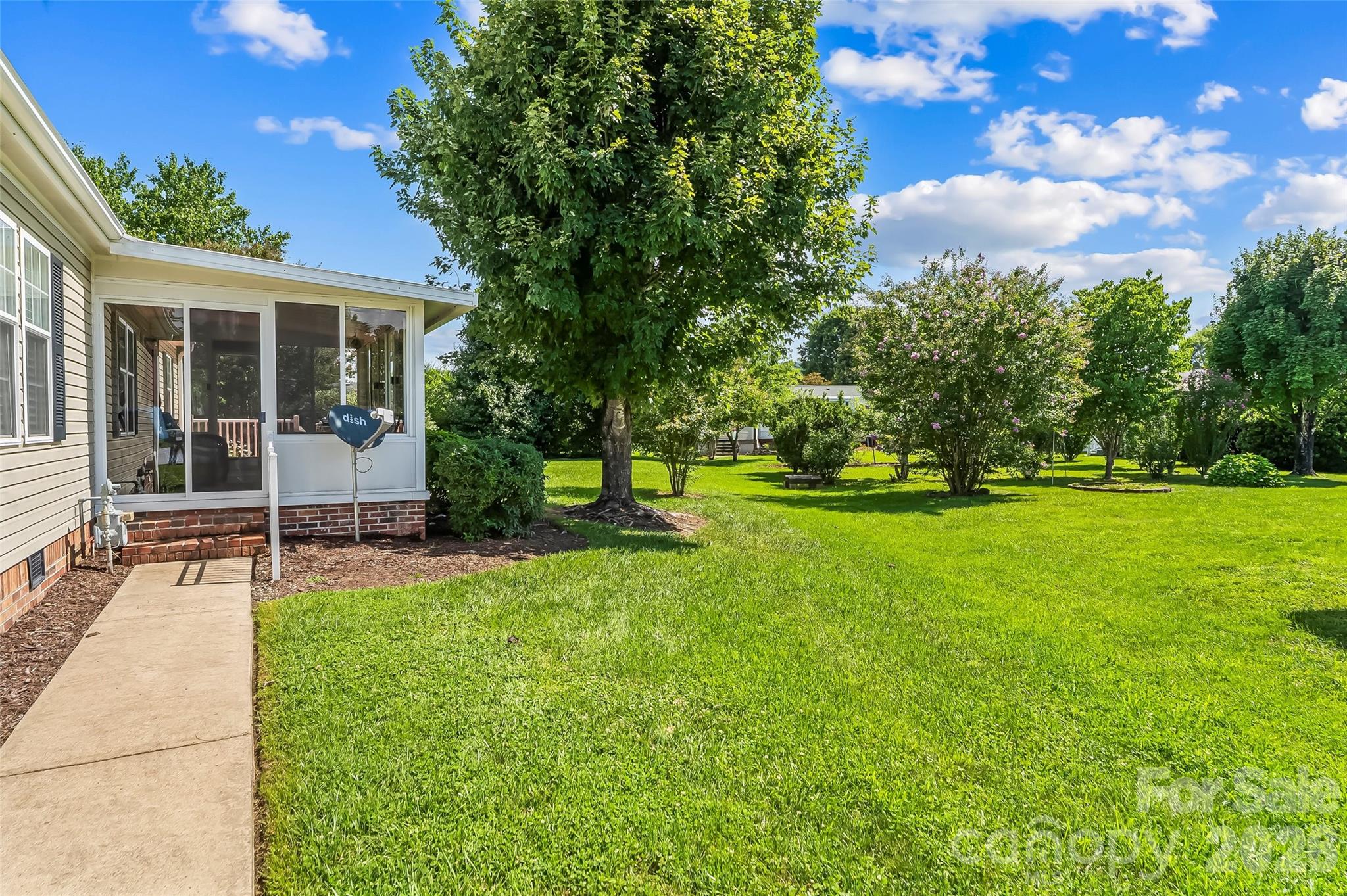 208 Red Birch Court — Hendersonville
