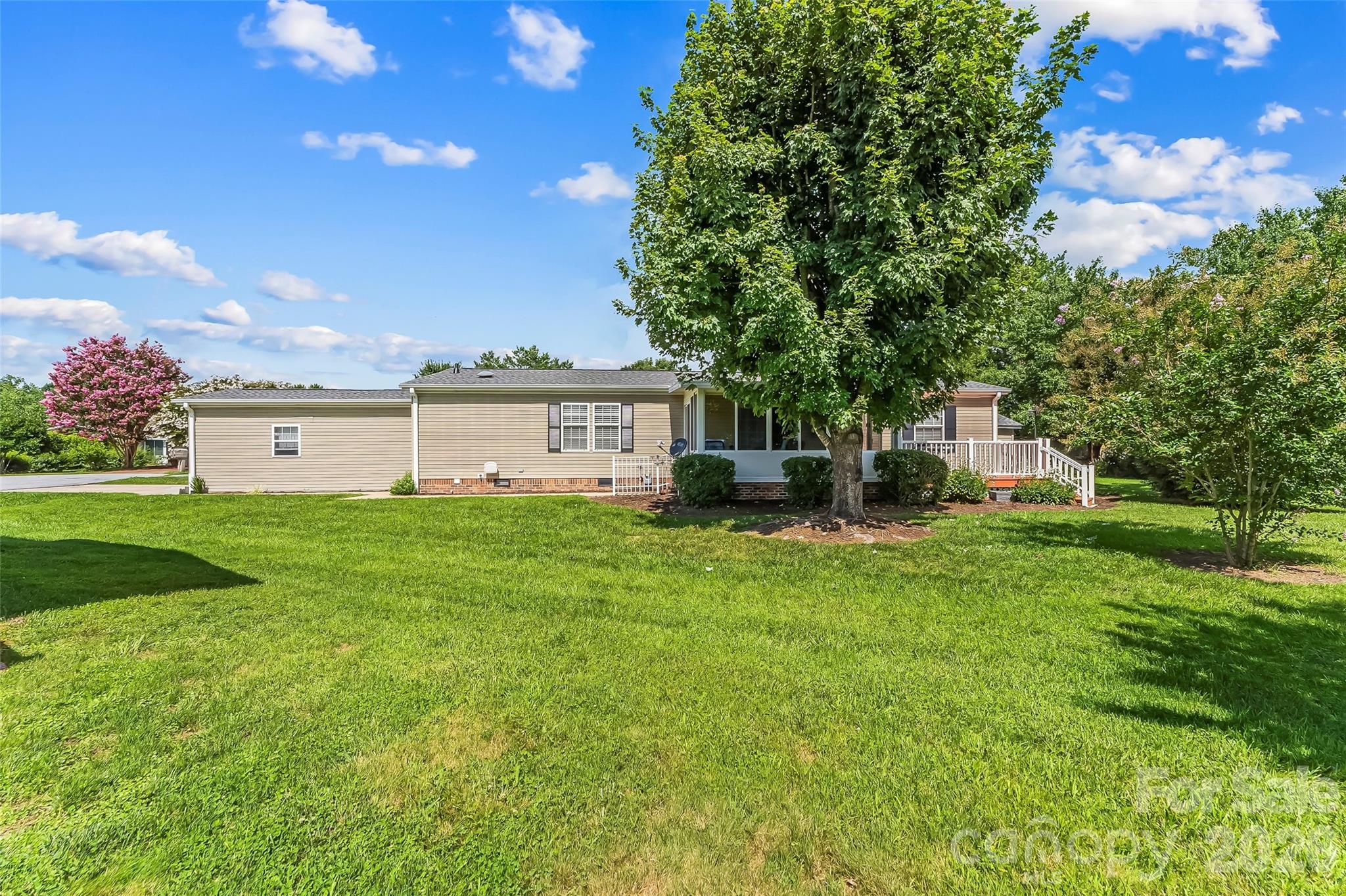 208 Red Birch Court — Hendersonville