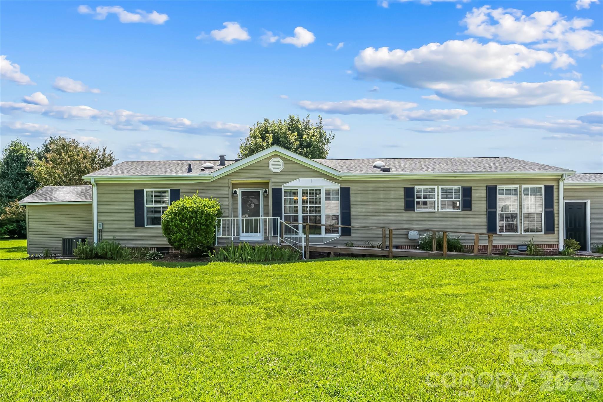 208 Red Birch Court — Hendersonville