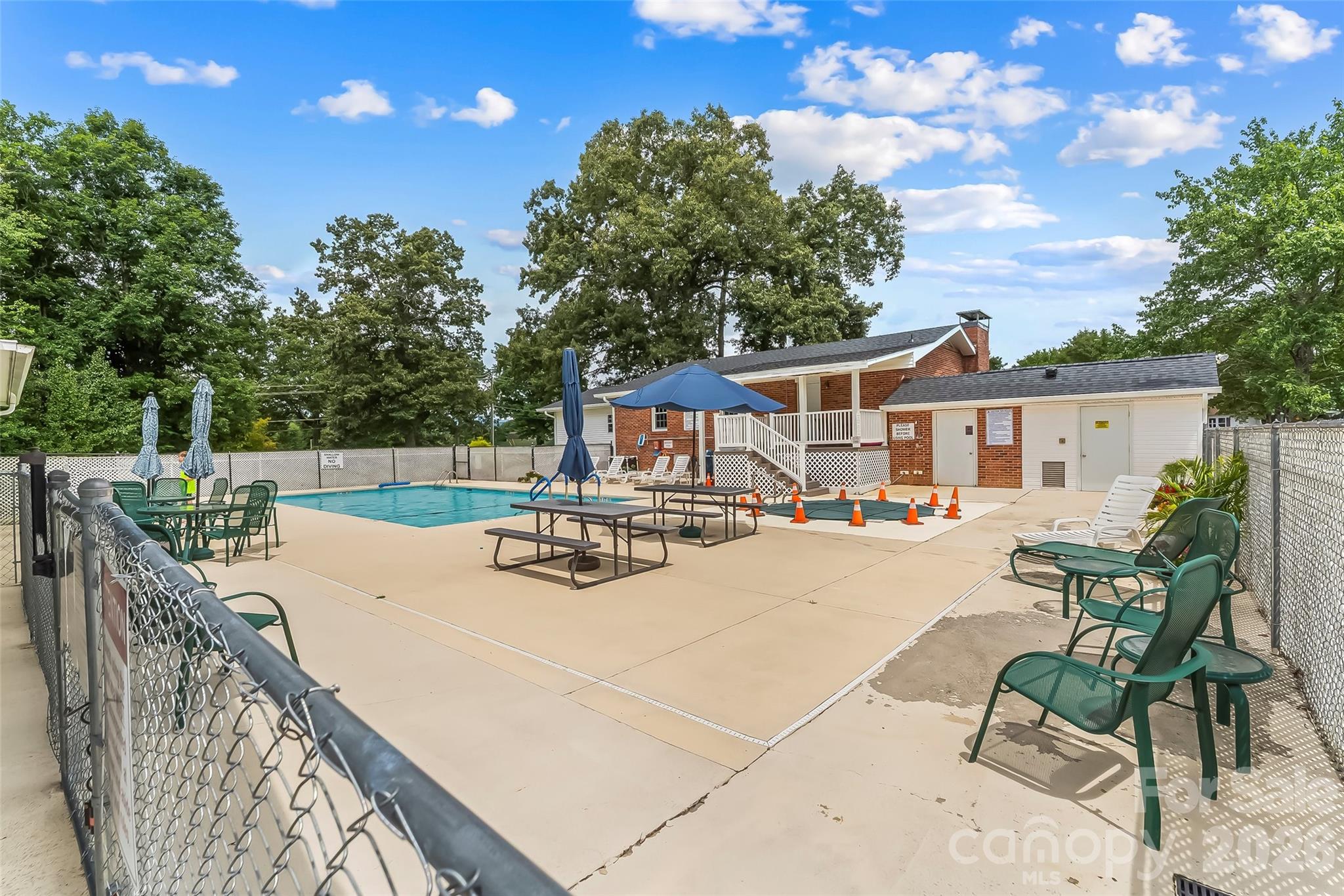 208 Red Birch Court — Hendersonville