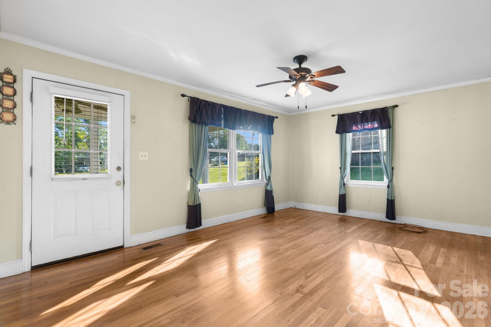 708 E Klutz Street — Maiden