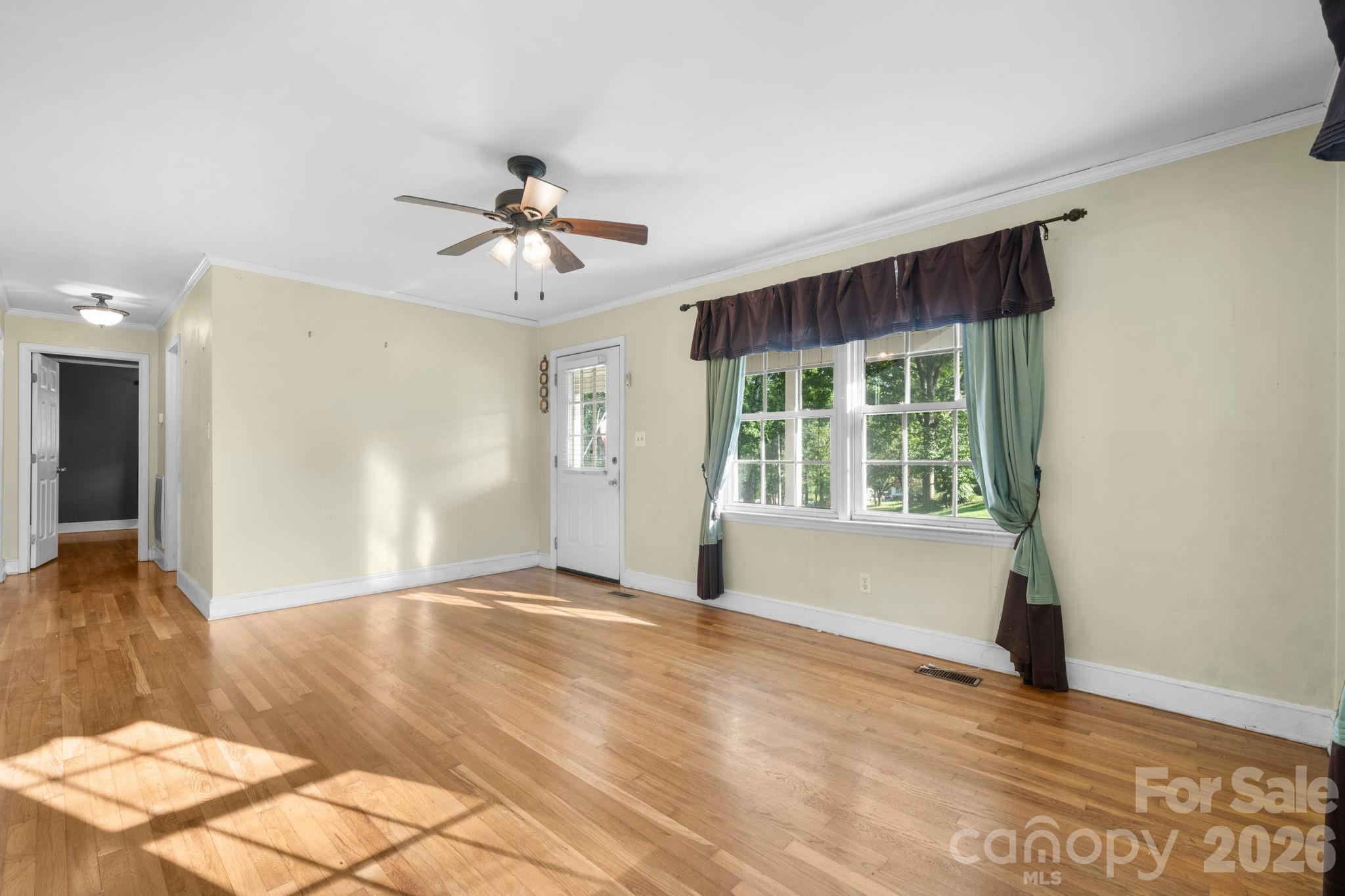708 E Klutz Street — Maiden