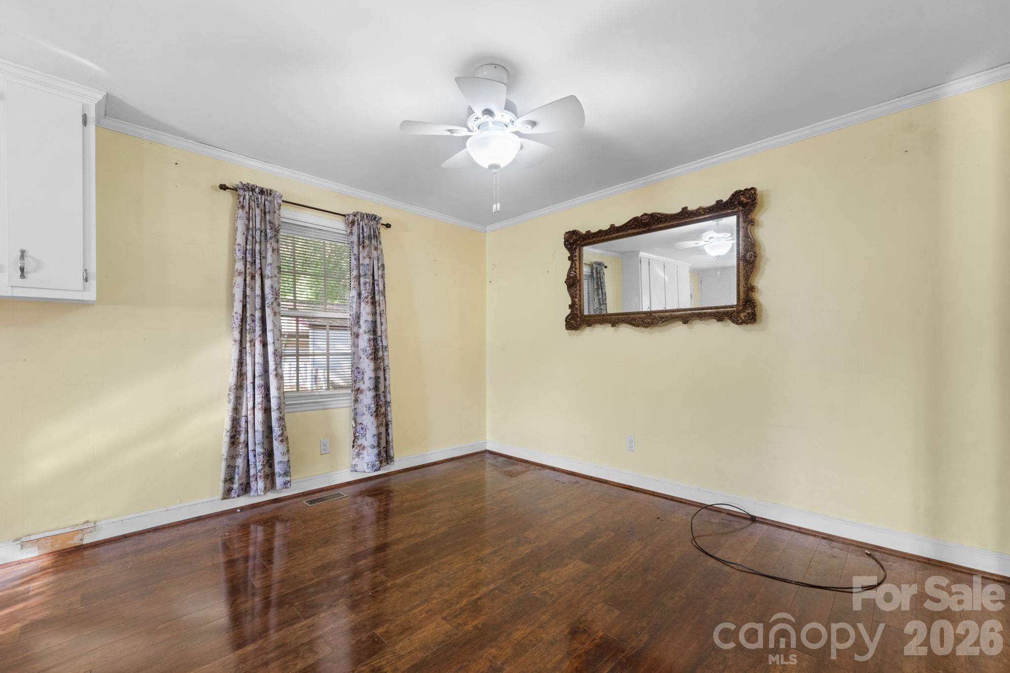 708 E Klutz Street — Maiden
