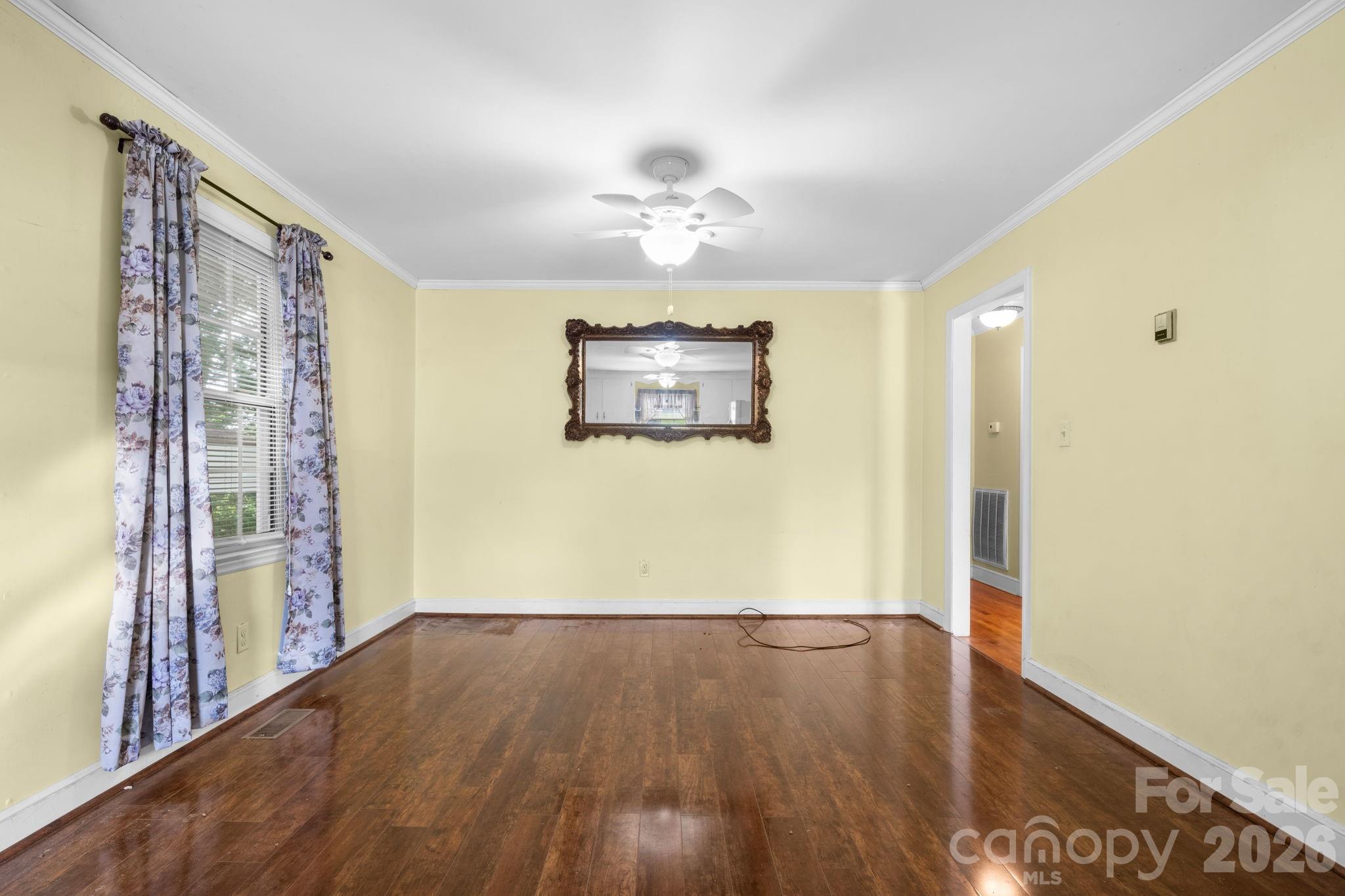708 E Klutz Street — Maiden
