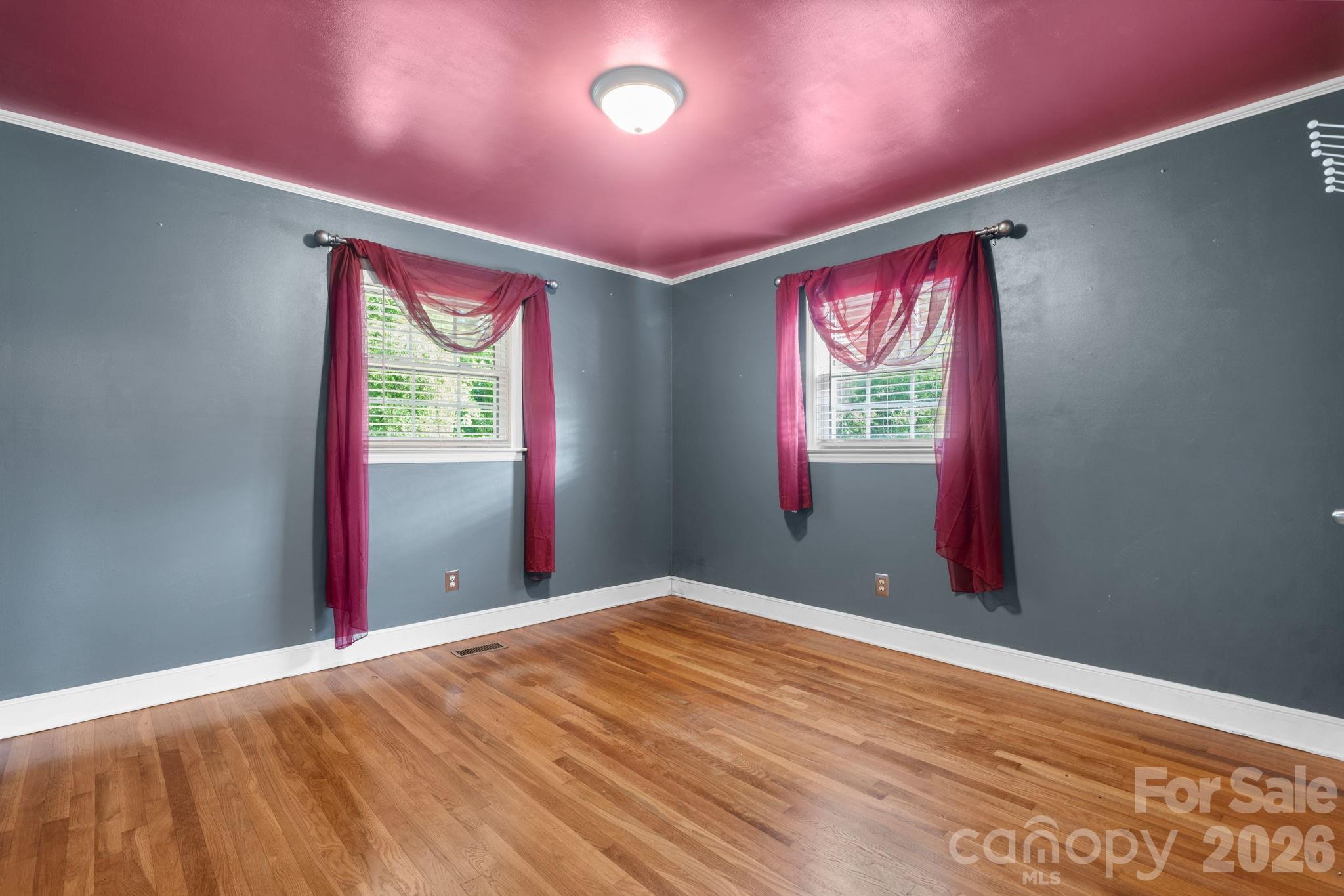 708 E Klutz Street — Maiden