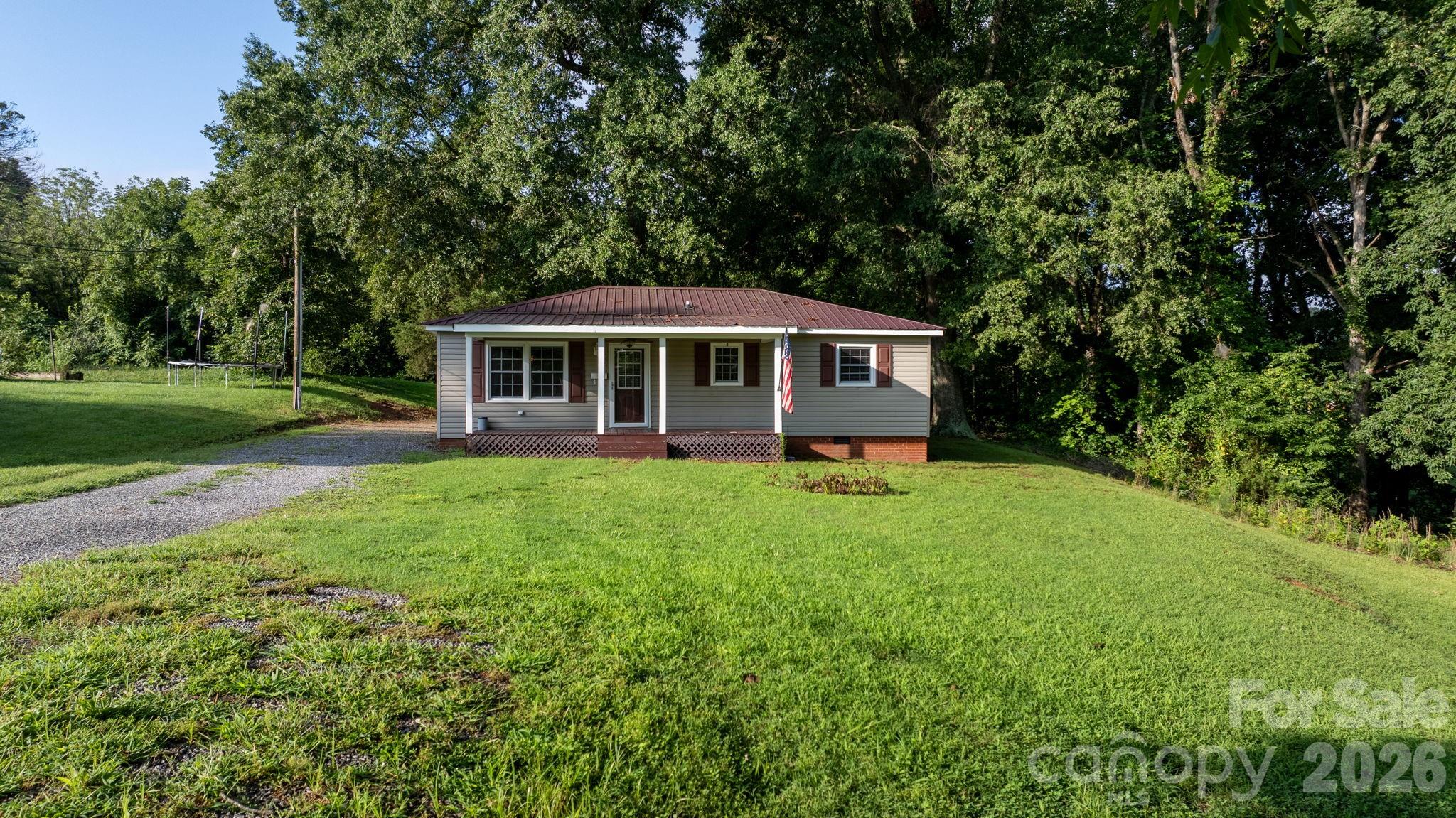 708 E Klutz Street — Maiden