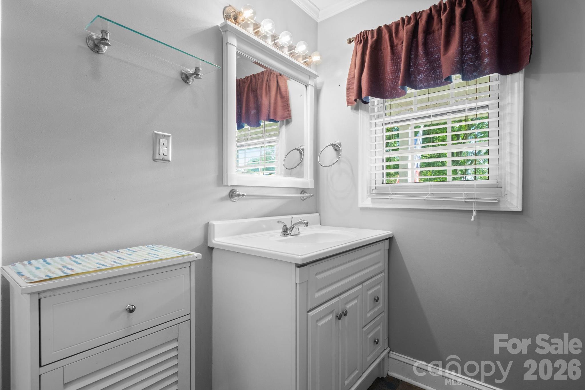 708 E Klutz Street — Maiden