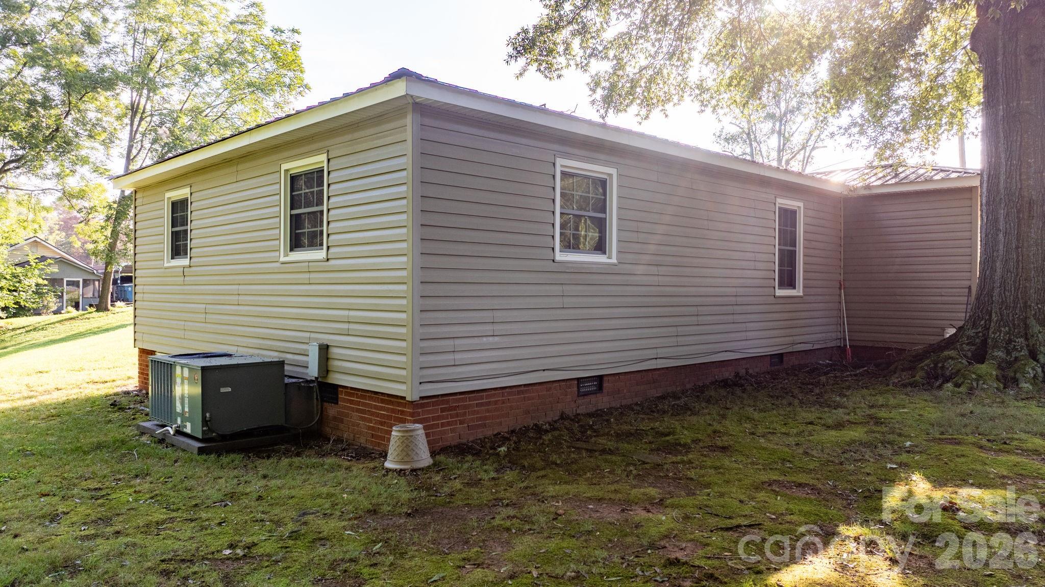 708 E Klutz Street — Maiden