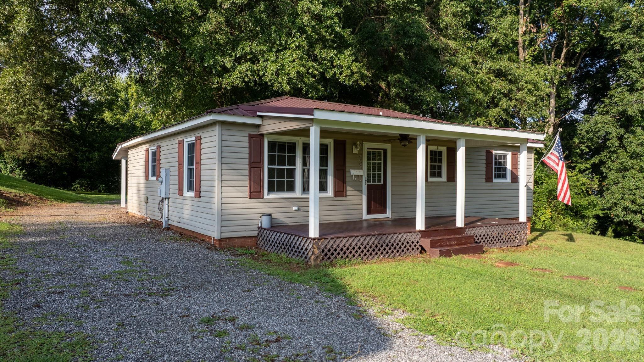 708 E Klutz Street — Maiden