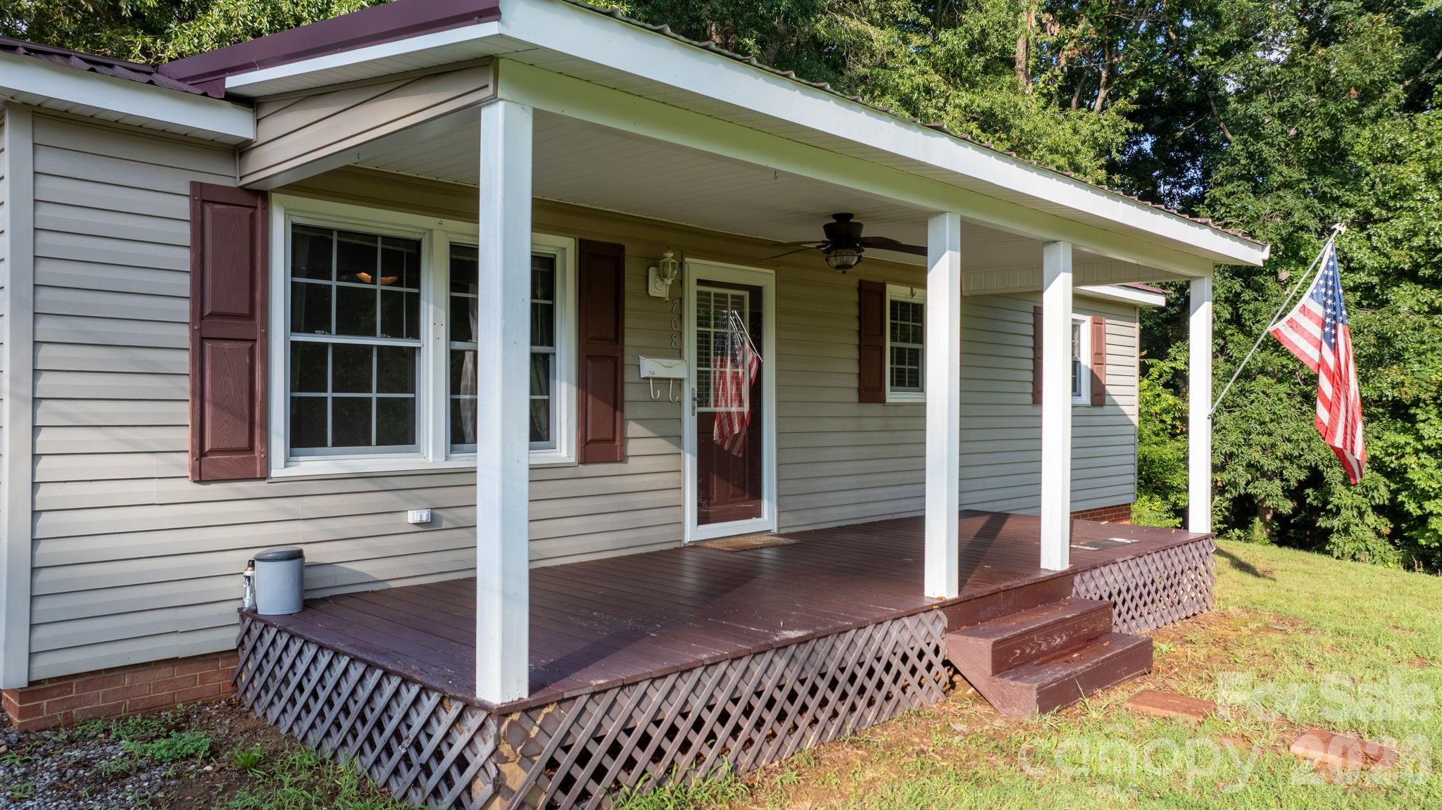 708 E Klutz Street — Maiden