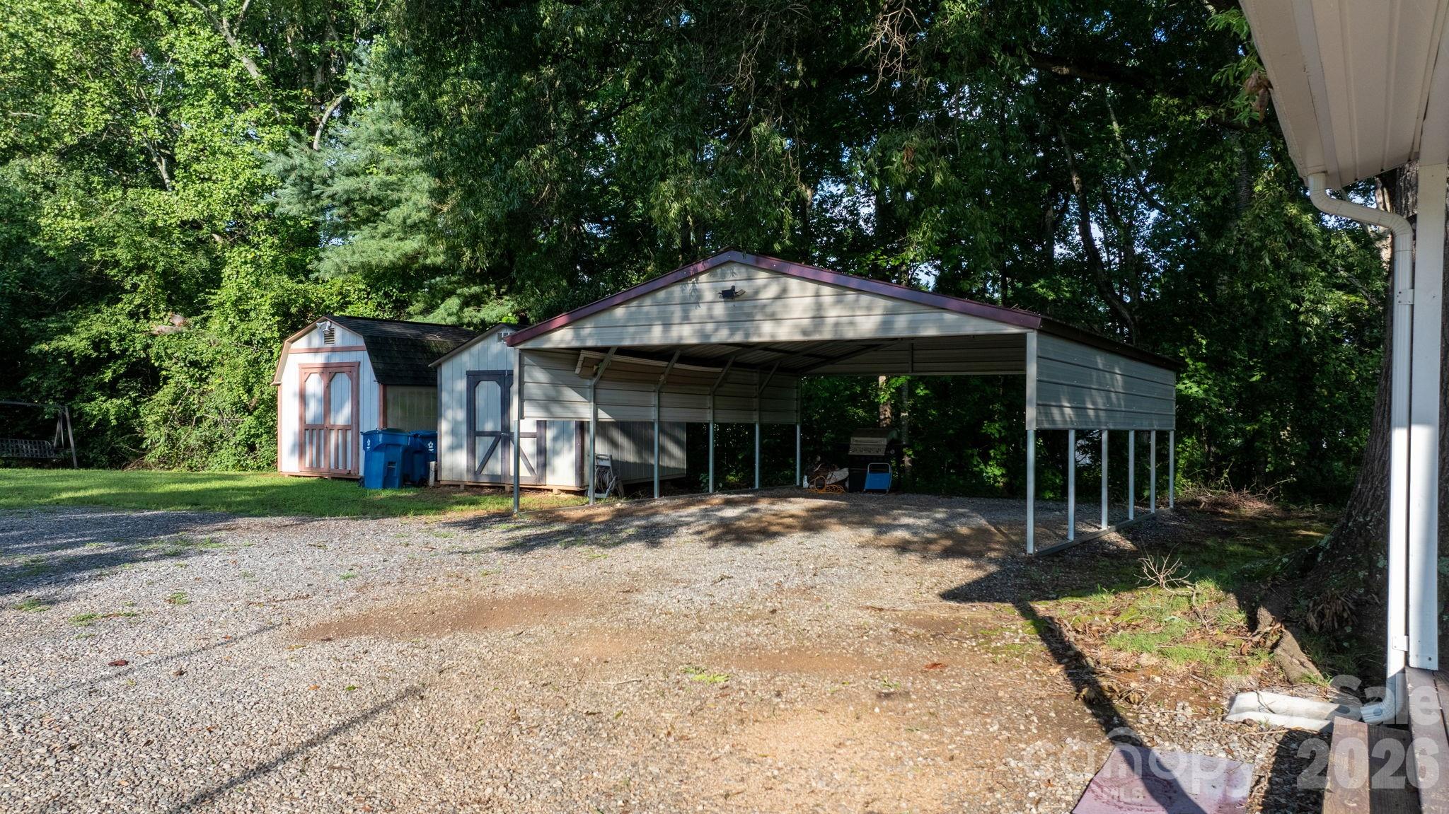 708 E Klutz Street — Maiden