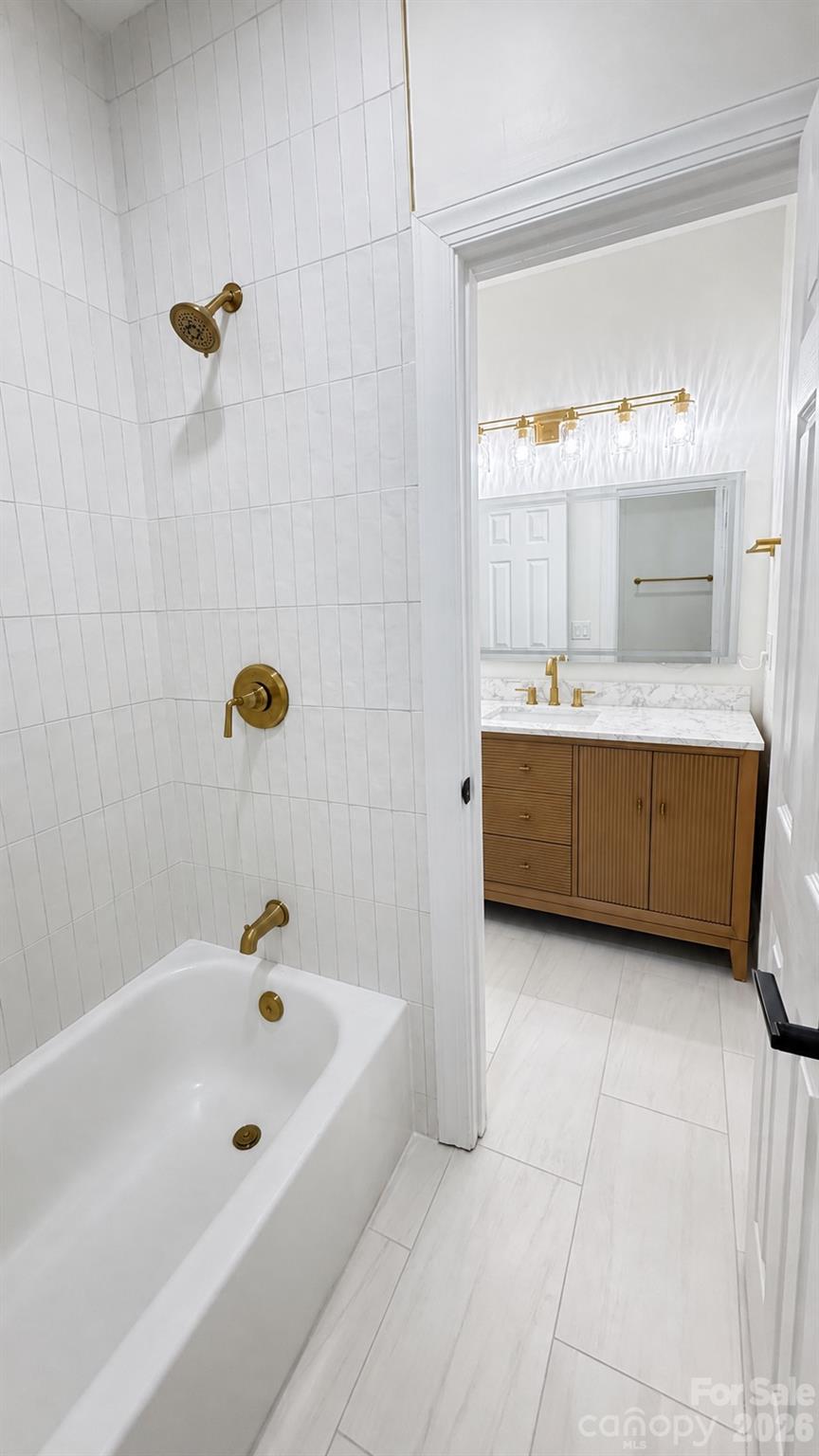 5138 Rotherfield Court — Charlotte
