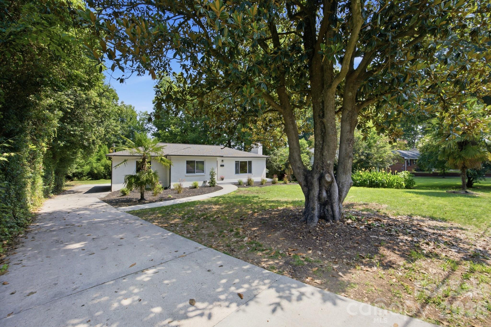 943 Hickory Nut Street — Charlotte