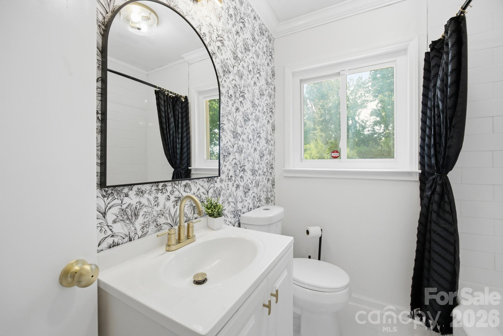 943 Hickory Nut Street — Charlotte