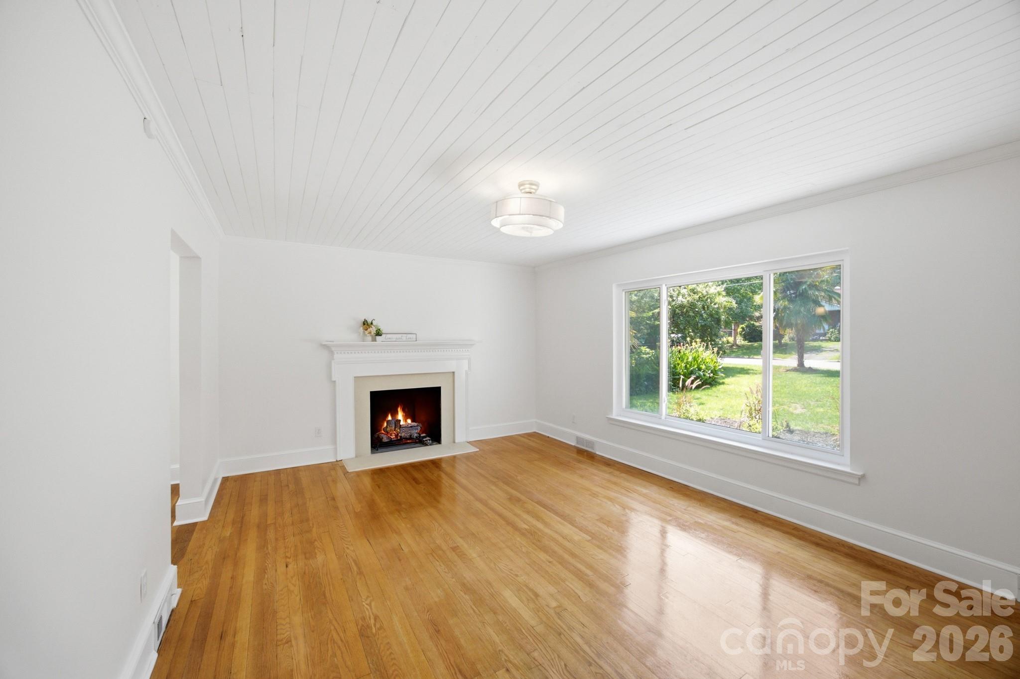 943 Hickory Nut Street — Charlotte