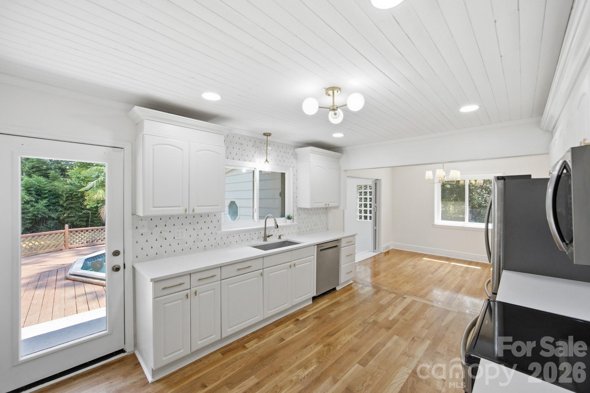 943 Hickory Nut Street — Charlotte