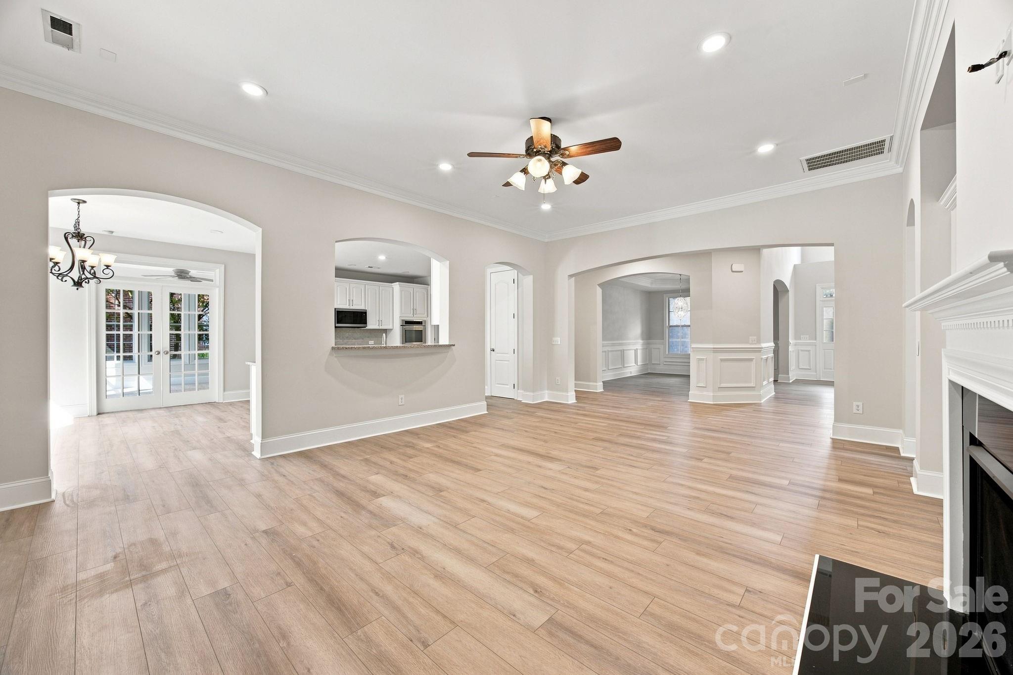 6812 S Creek Road — Charlotte