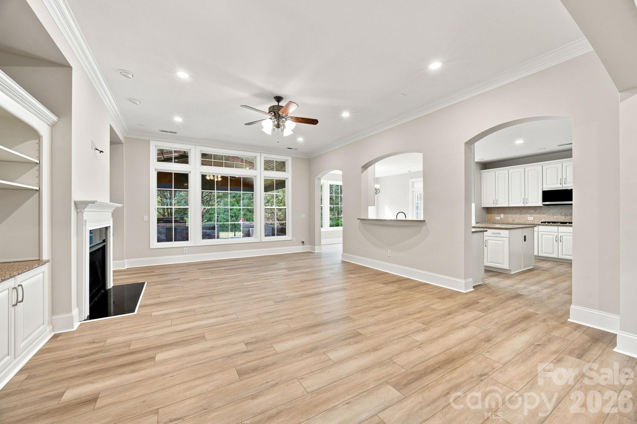 6812 S Creek Road — Charlotte