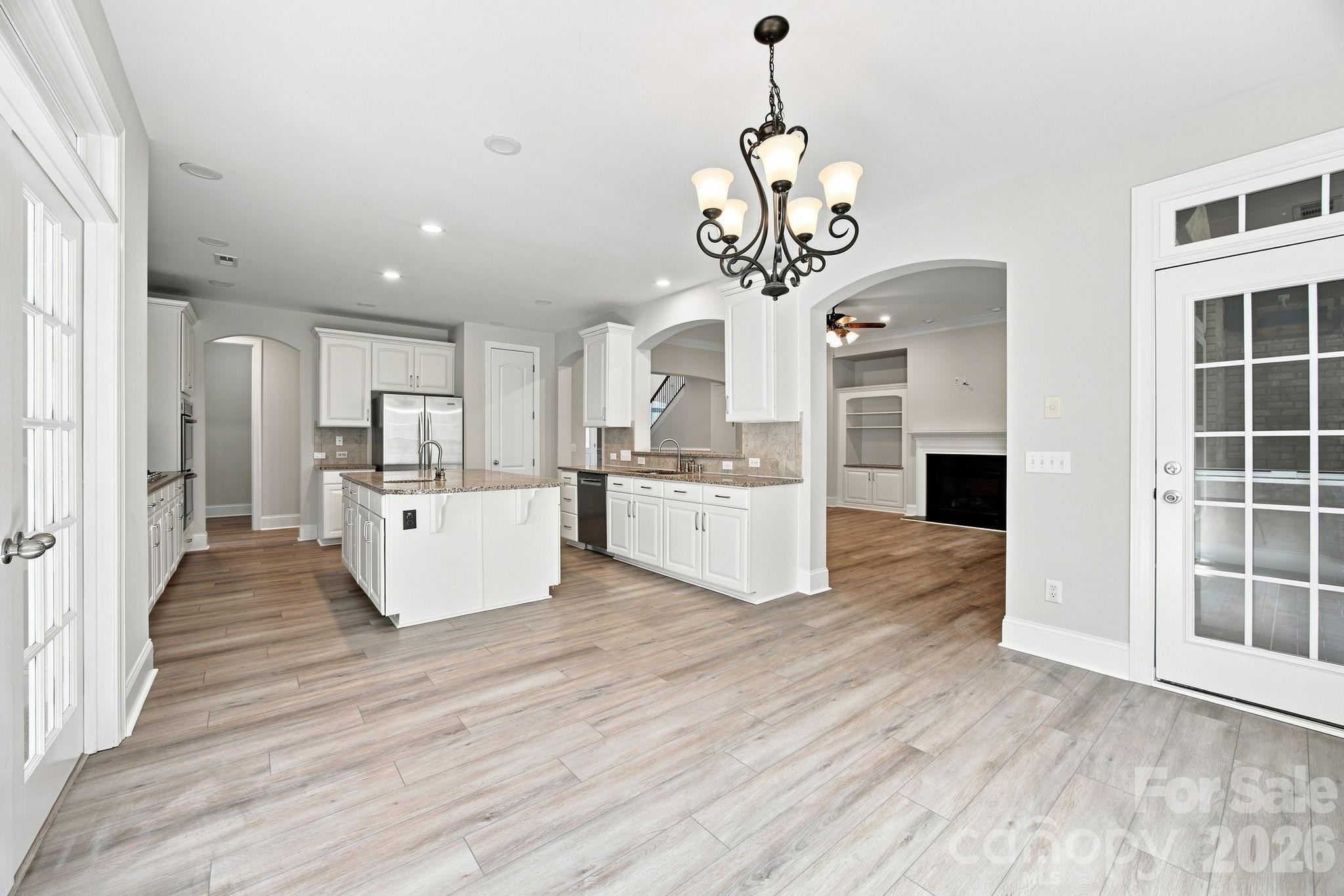 6812 S Creek Road — Charlotte