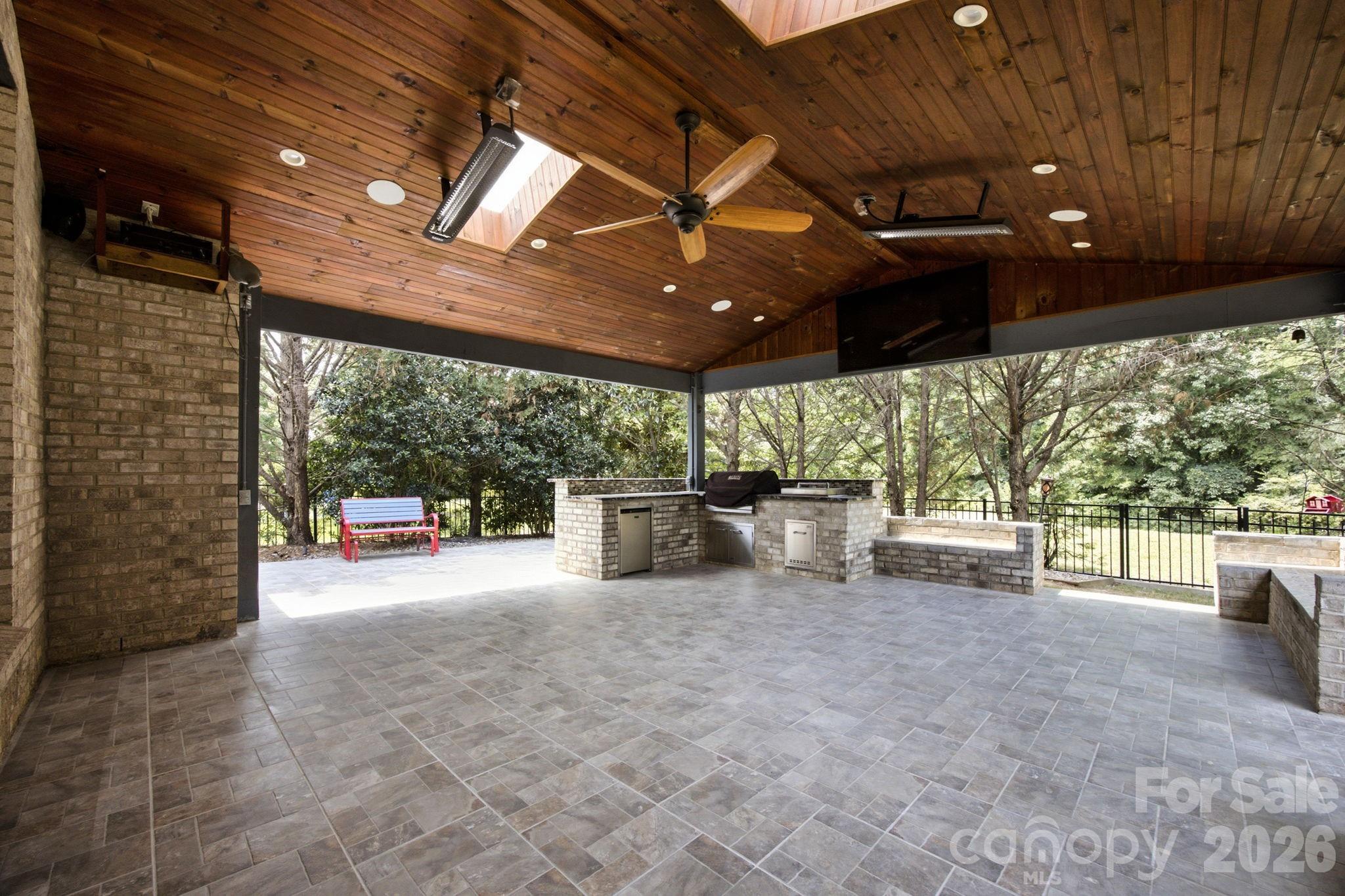 6812 S Creek Road — Charlotte