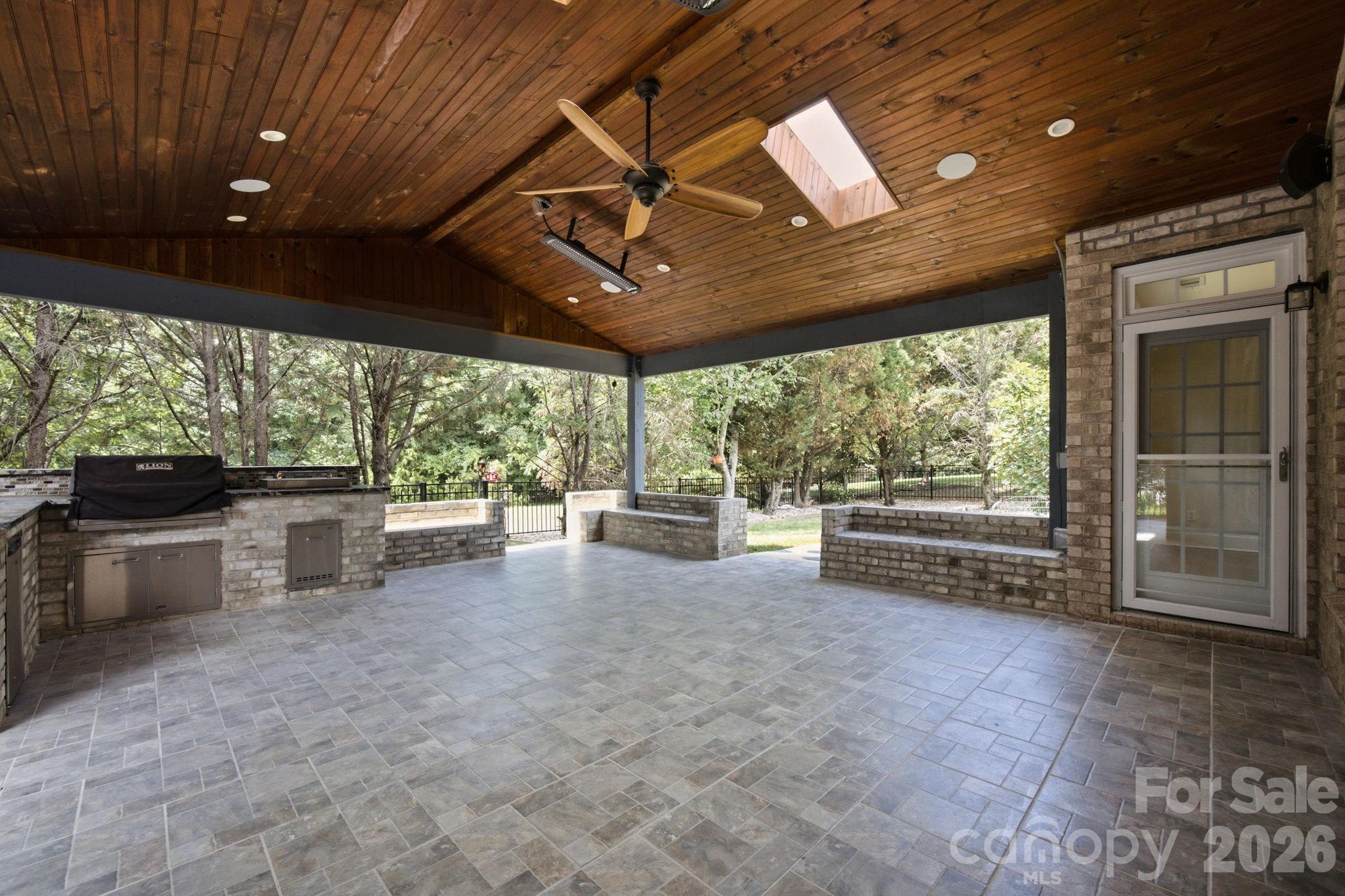 6812 S Creek Road — Charlotte