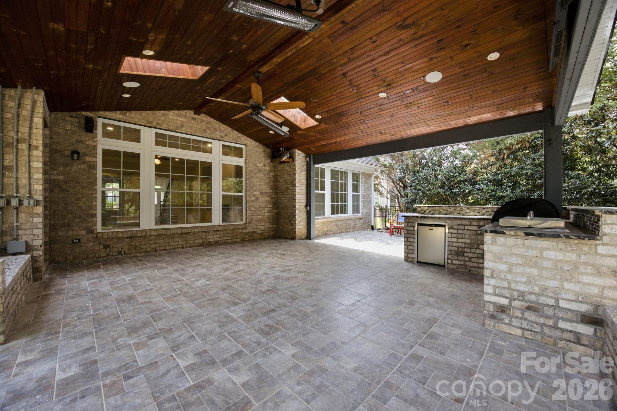 6812 S Creek Road — Charlotte