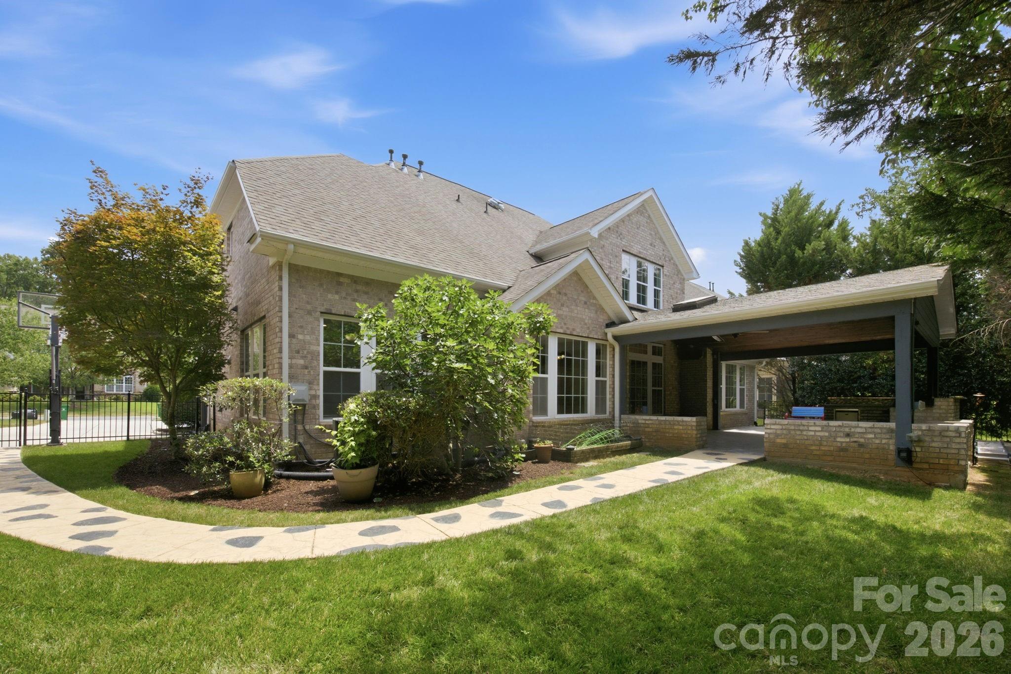 6812 S Creek Road — Charlotte