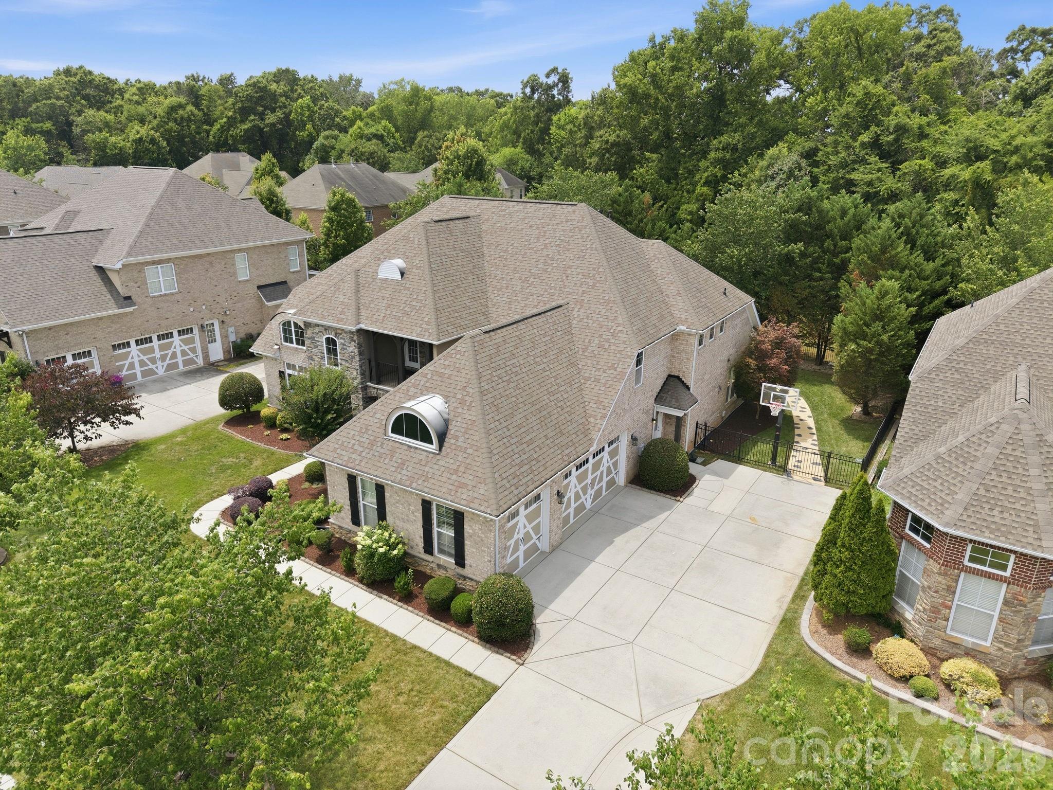 6812 S Creek Road — Charlotte