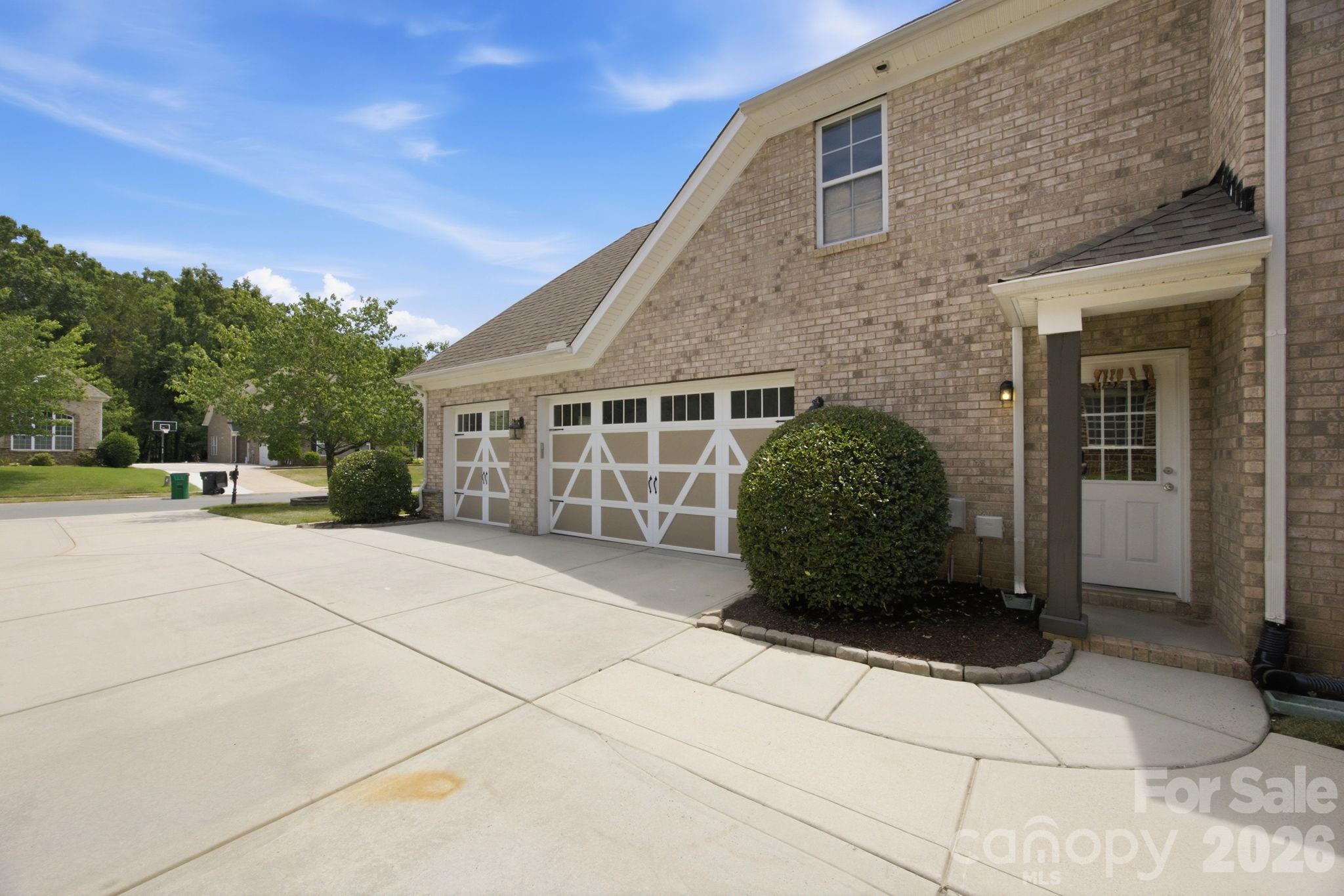 6812 S Creek Road — Charlotte