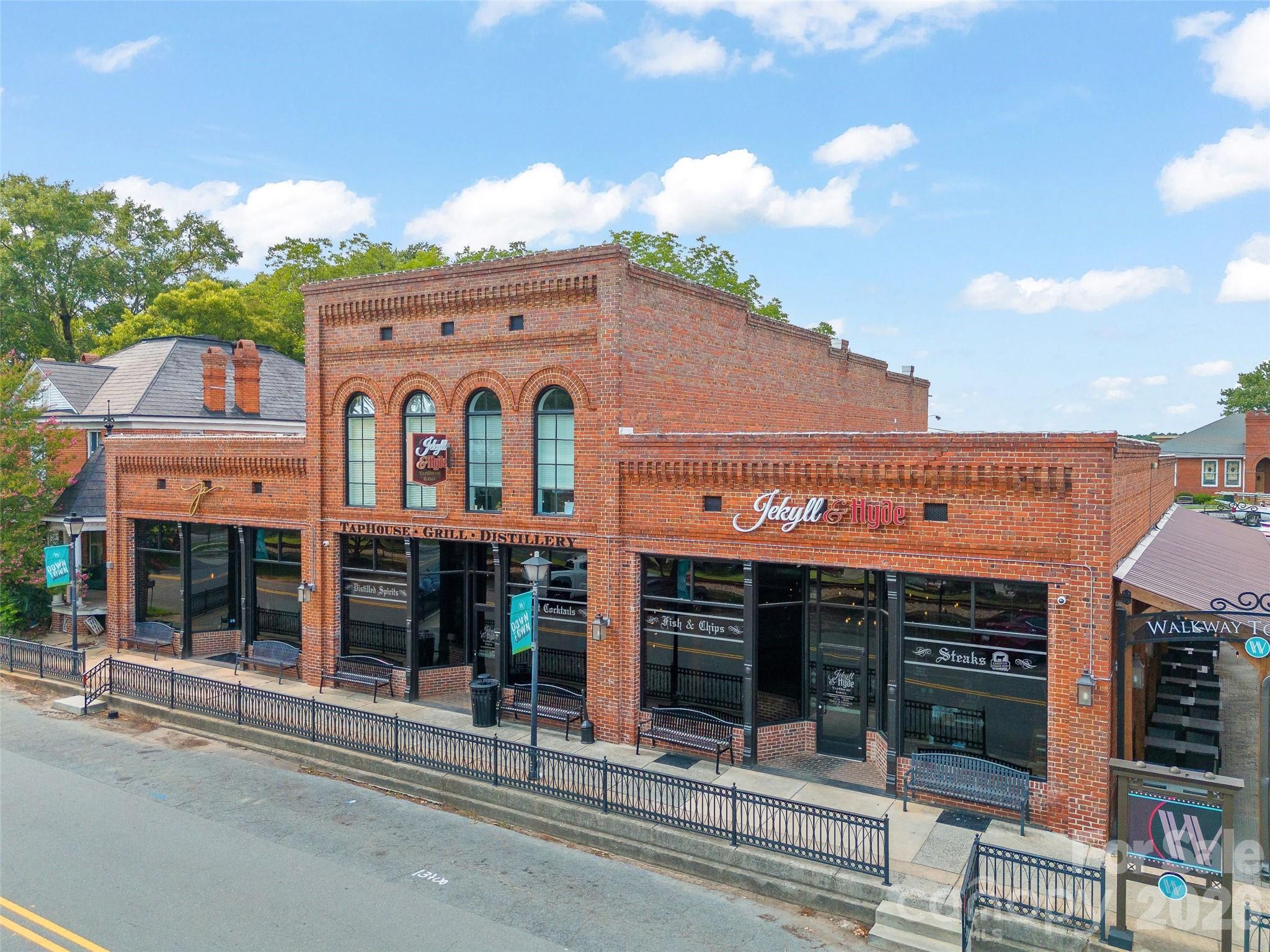 1607 Crestgate Drive — Waxhaw