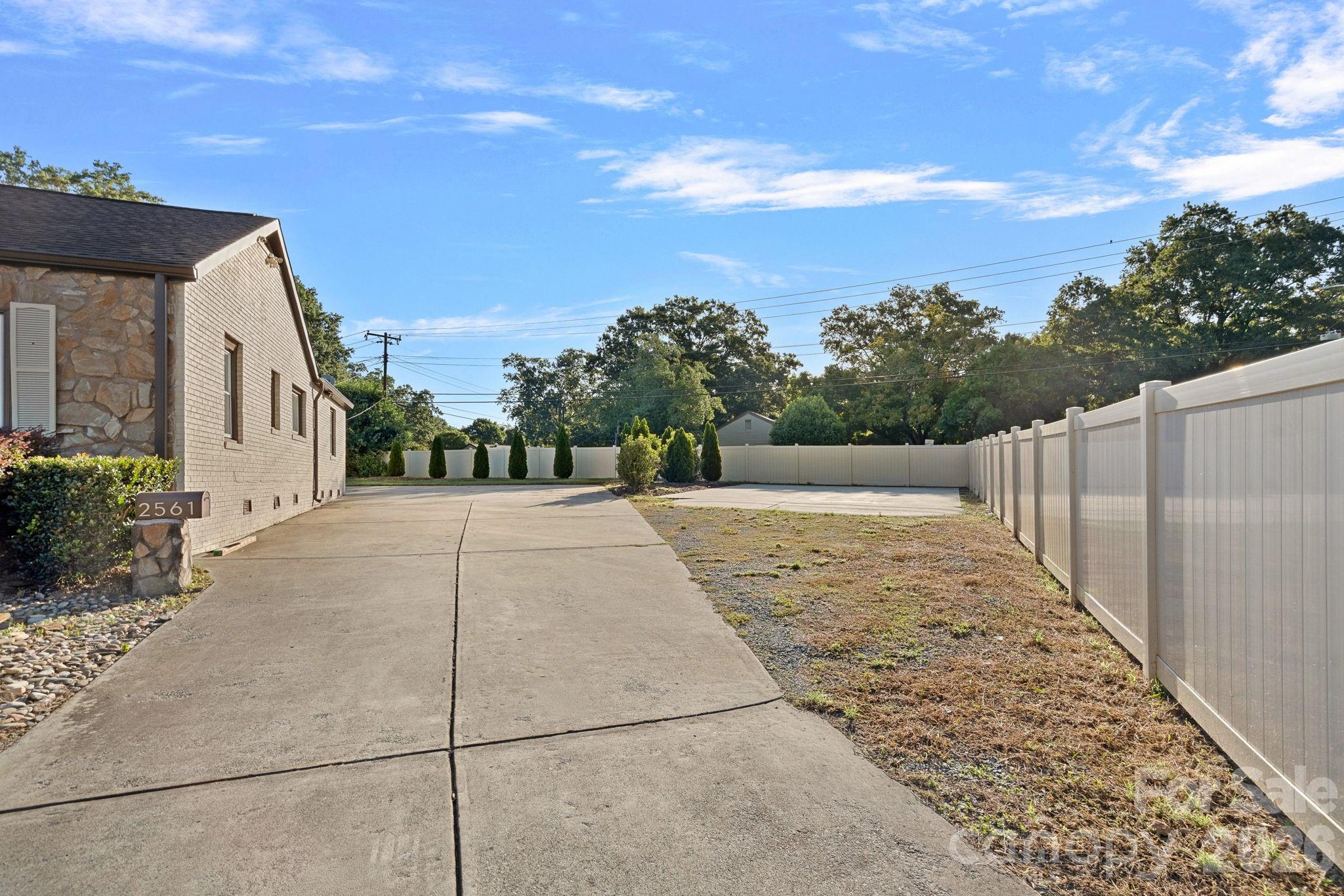 2561 Lumina Avenue — Charlotte